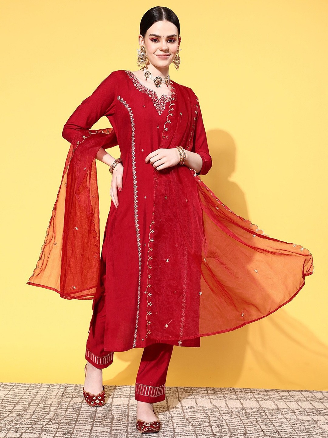 Growdamy Women Ethnic Motifs Embroidered Regular Kurta with Trousers & With Dupatta, Red
Growdamy Women Ethnic Motifs Embroidered Regular Kurta with Trousers & With Dupatta, Red