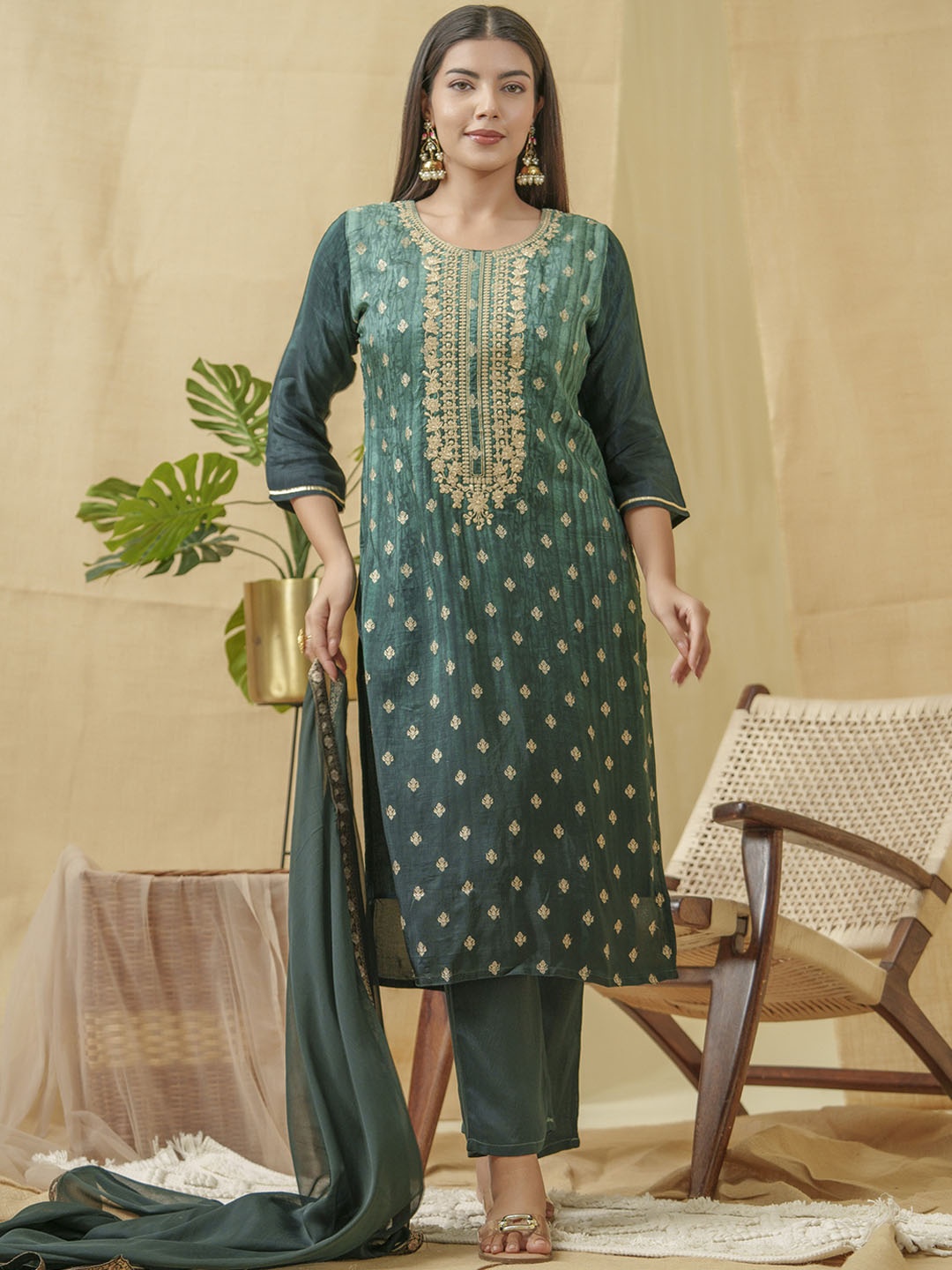 House of Pataudi Ethnic Motifs Embroidered Linen Kurta With Trousers & Dupatta, Green
House of Pataudi Ethnic Motifs Embroidered Linen Kurta With Trousers & Dupatta, Green