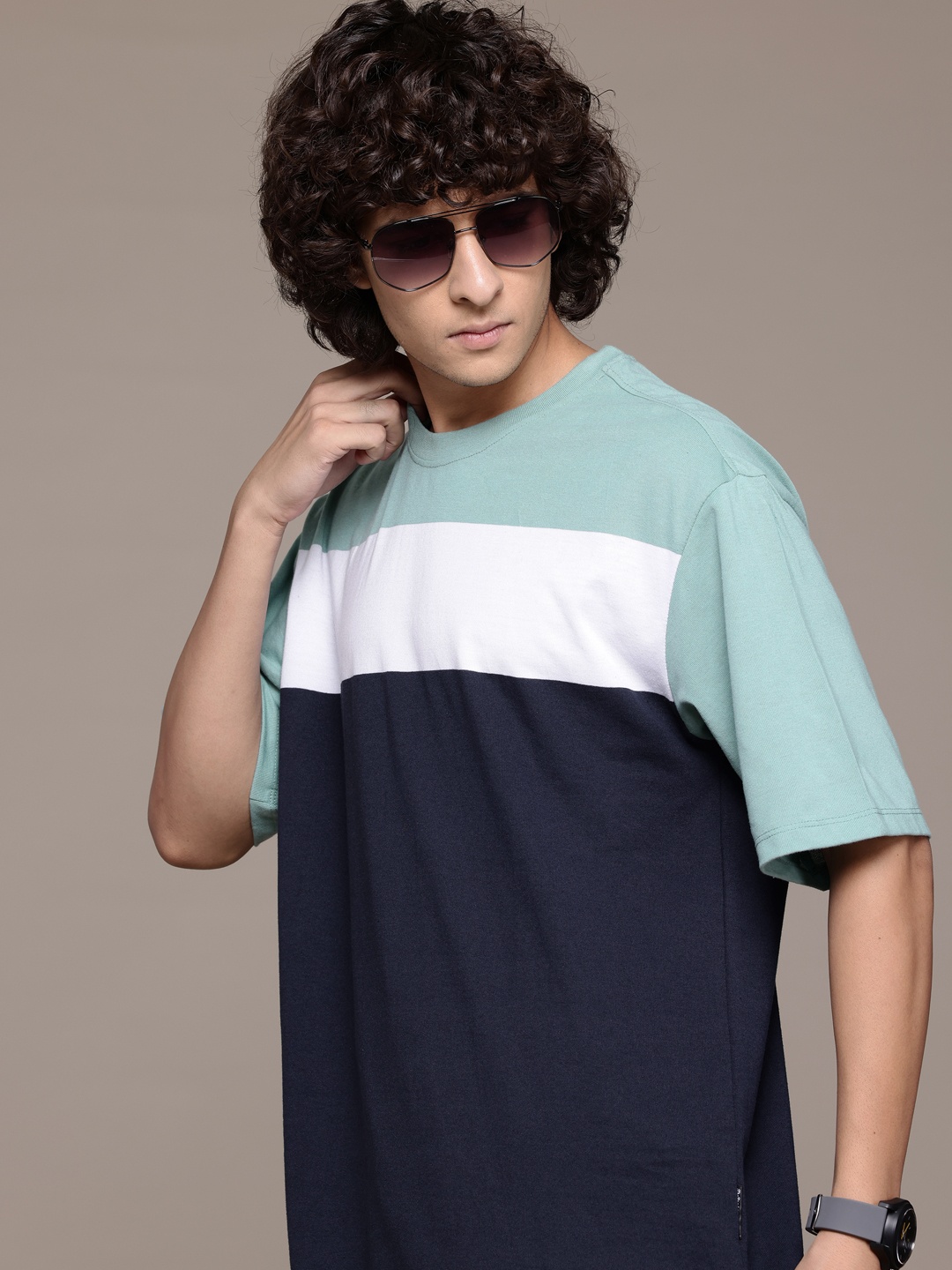 The Roadster Lifestyle Co. Colourblocked Drop-Shoulder Sleeves Oversized T-shirt, Navy blue
The Roadster Lifestyle Co. Colourblocked Drop-Shoulder Sleeves Oversized T-shirt, Navy blue