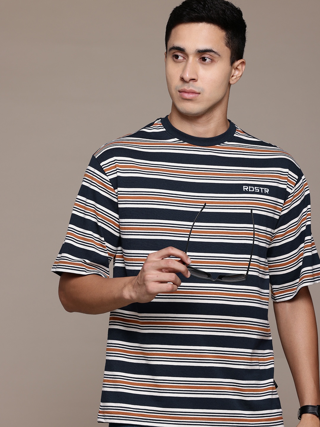 The Roadster Lifestyle Co. Men Relaxed Fit Striped Drop-Shoulder Sleeves T-shirt, White
The Roadster Lifestyle Co. Men Relaxed Fit Striped Drop-Shoulder Sleeves T-shirt, White