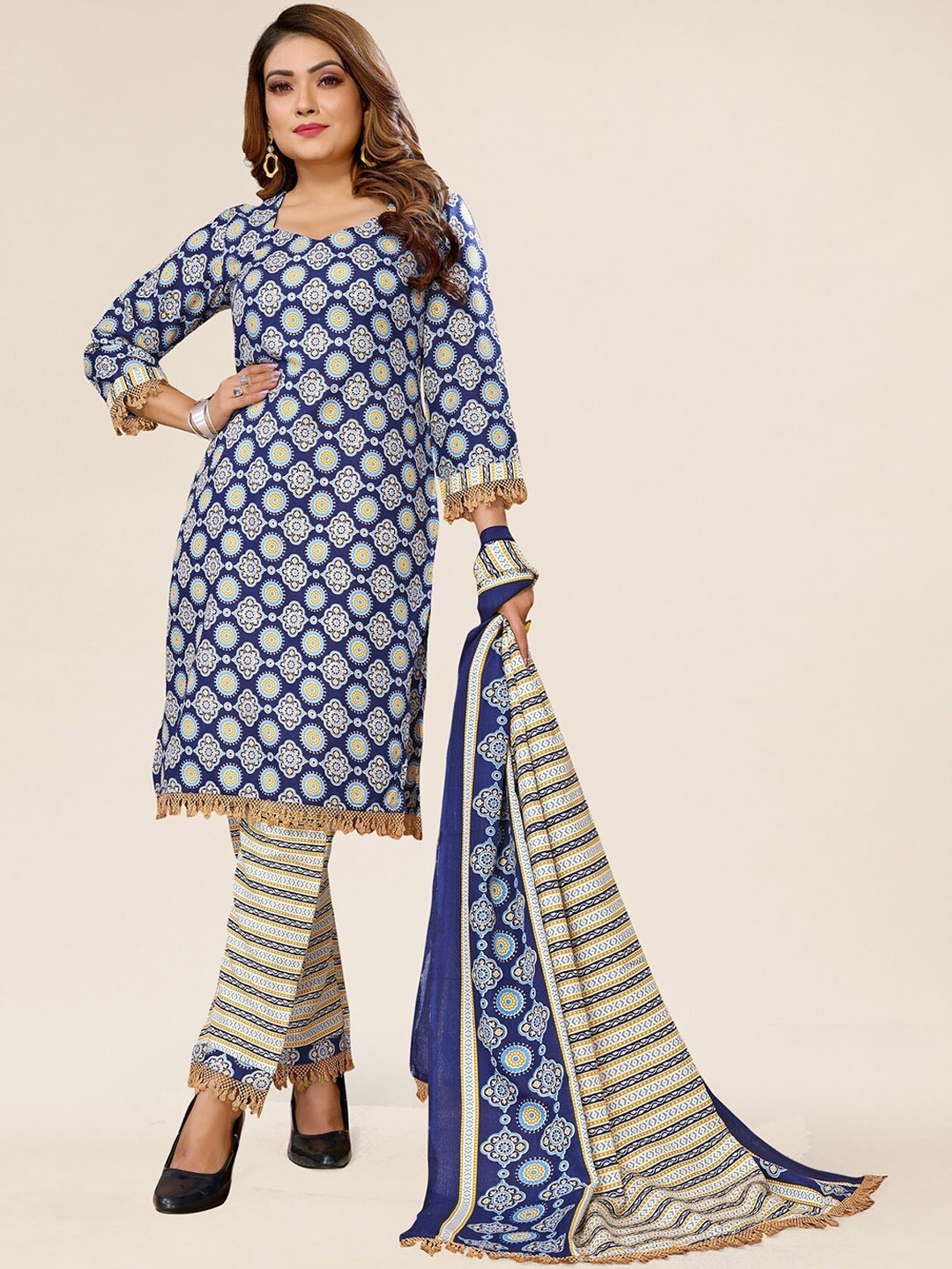 TITANIUM SILK INDUSTRIES PVT. LTD. Printed Regular Kurta with Trousers & With Dupatta, Blue
TITANIUM SILK INDUSTRIES PVT. LTD. Printed Regular Kurta with Trousers & With Dupatta, Blue