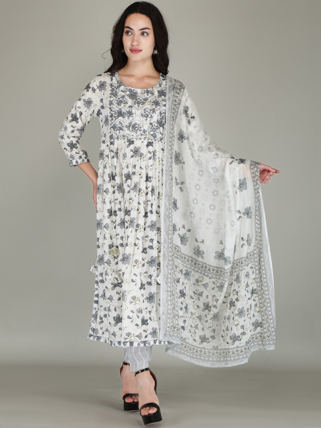PARTHVI Ethnic Motifs Embroidered Regular Sequinned Kurta with Trousers & Dupatta, White
PARTHVI Ethnic Motifs Embroidered Regular Sequinned Kurta with Trousers & Dupatta, White