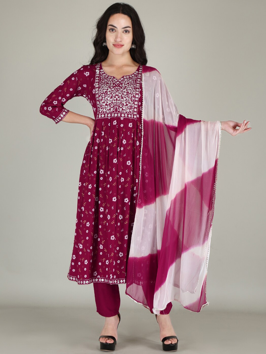 PARTHVI Floral Printed Regular Thread Work Kurta With Trousers & Dupatta, Maroon
PARTHVI Floral Printed Regular Thread Work Kurta With Trousers & Dupatta, Maroon