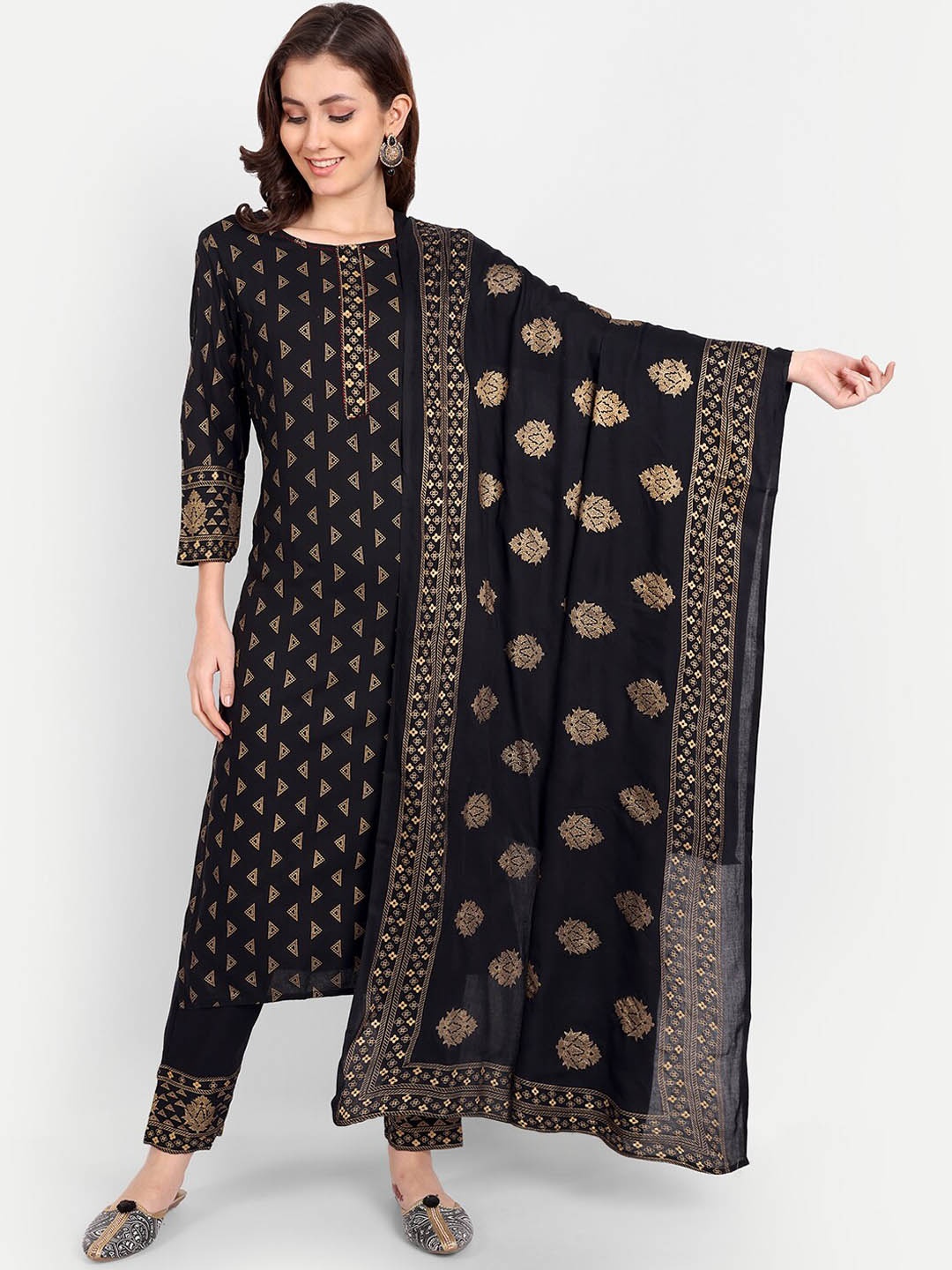 PARTHVI Geometric Printed Thread Work Straight Kurta With Trousers & Dupatta, Black
PARTHVI Geometric Printed Thread Work Straight Kurta With Trousers & Dupatta, Black