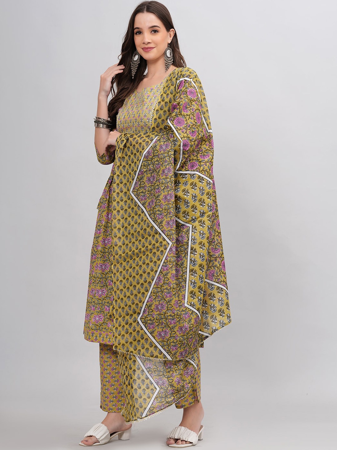 HIGHLIGHT FASHION EXPORT Floral Printed Gotta Patti Pure Cotton Kurta Set With Dupatta, Green
HIGHLIGHT FASHION EXPORT Floral Printed Gotta Patti Pure Cotton Kurta Set With Dupatta, Green