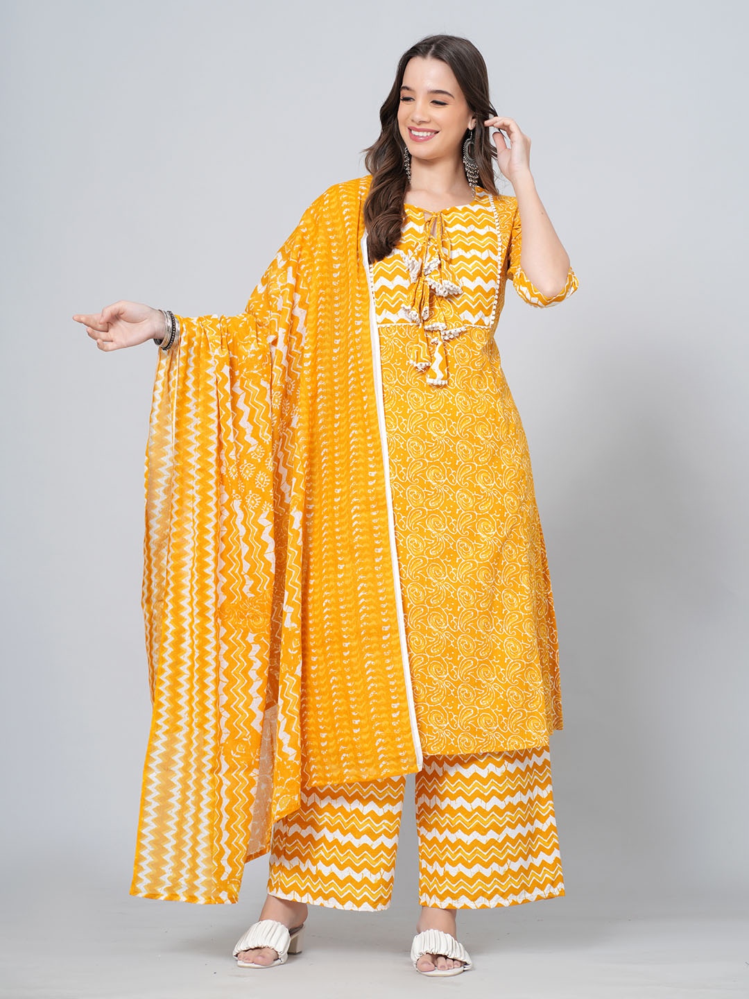 JC4U Women Ethnic Motifs Printed Regular Patchwork Cotton Kurta with Palazzos & Dupatta, Yellow
JC4U Women Ethnic Motifs Printed Regular Patchwork Cotton Kurta with Palazzos & Dupatta, Yellow