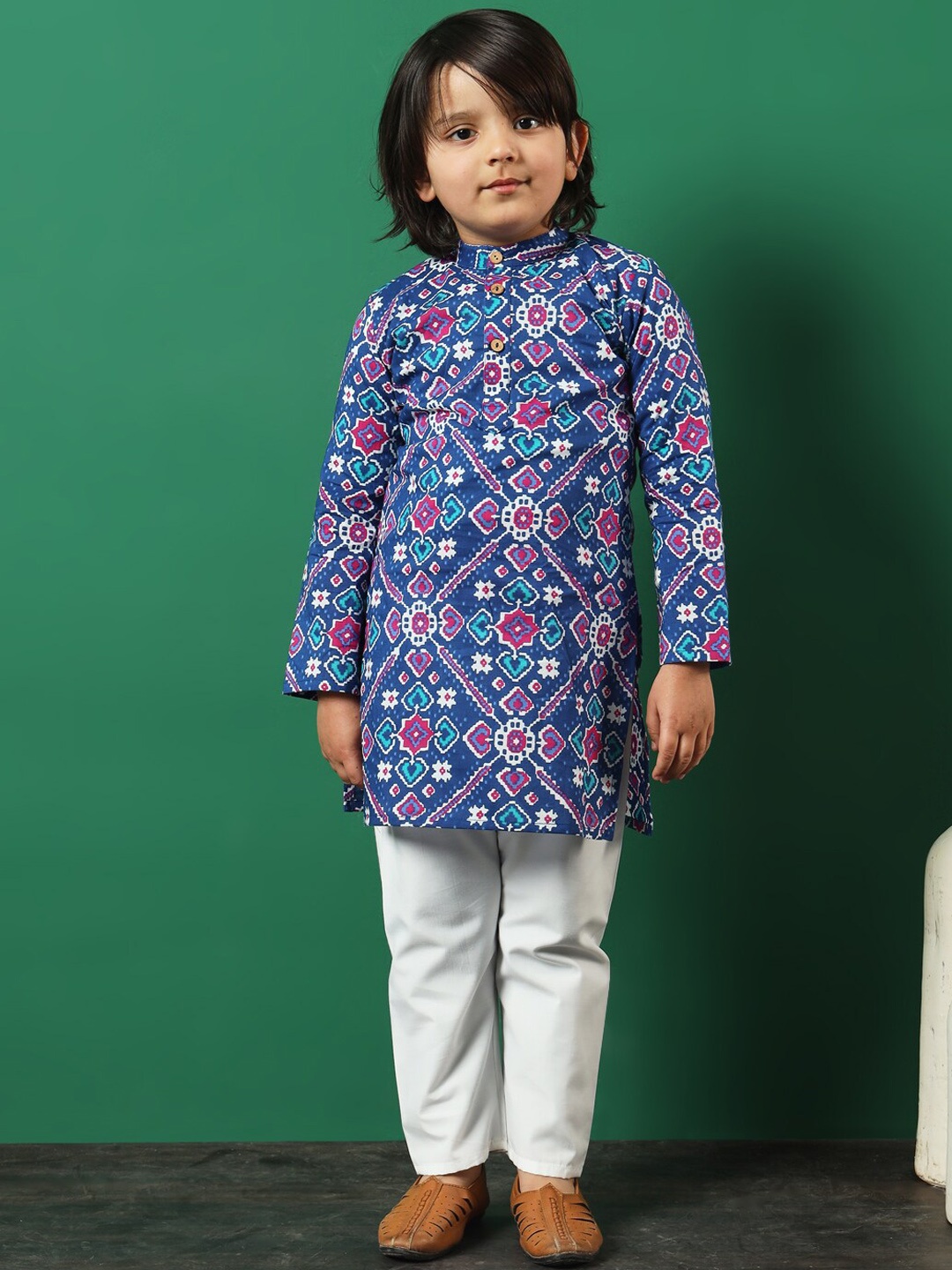 Readiprint Fashions Boys Ethnic Motifs Printed Pure Cotton Straight Kurta With Pyjamas, Blue
Readiprint Fashions Boys Ethnic Motifs Printed Pure Cotton Straight Kurta With Pyjamas, Blue