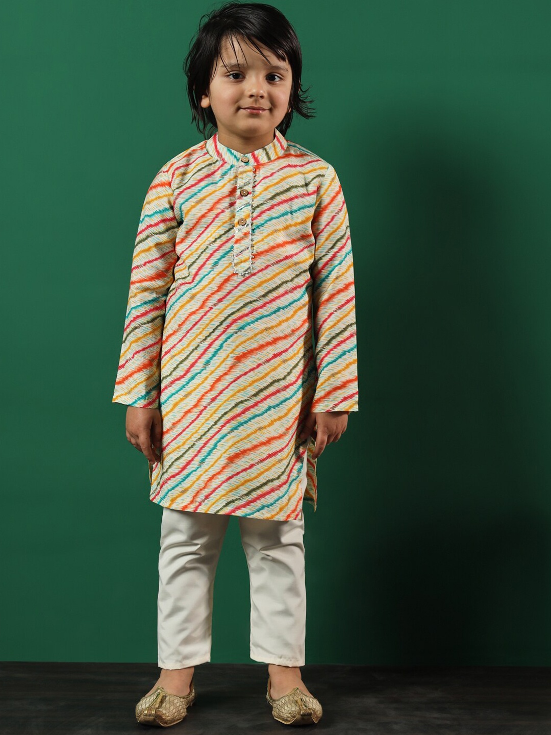 Readiprint Infant Boys Leheriya Printed Gotta Patti Pure Silk Kurta with Pyjamas, White
Readiprint Infant Boys Leheriya Printed Gotta Patti Pure Silk Kurta with Pyjamas, White