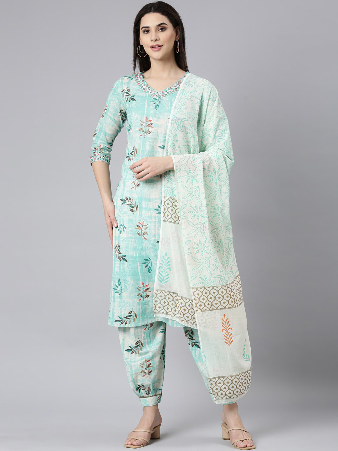 Neerus Floral Printed Regular Sequined Linen Kurta with Salwar & Dupatta, Sea green
Neerus Floral Printed Regular Sequined Linen Kurta with Salwar & Dupatta, Sea green