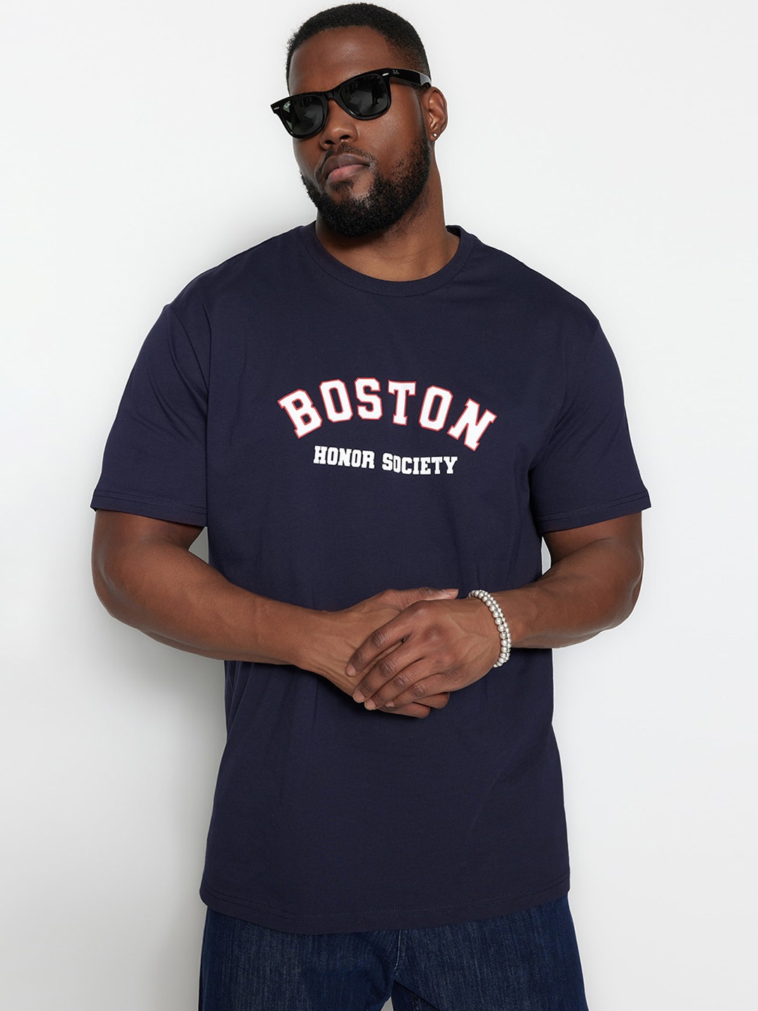 Trendyol Typography Printed Round Neck Drop Shoulder Sleeves Cotton Oversized T-shirt, Navy blue
Trendyol Typography Printed Round Neck Drop Shoulder Sleeves Cotton Oversized T-shirt, Navy blue