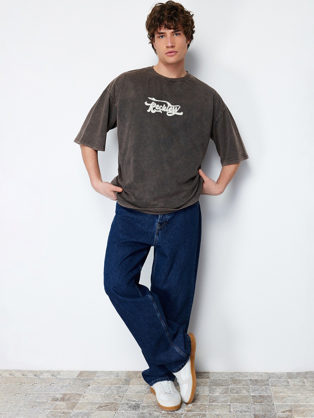 Trendyol Typography Printed Round Neck Drop Shoulder Sleeves Cotton Oversized T-shirt, Brown
Trendyol Typography Printed Round Neck Drop Shoulder Sleeves Cotton Oversized T-shirt, Brown