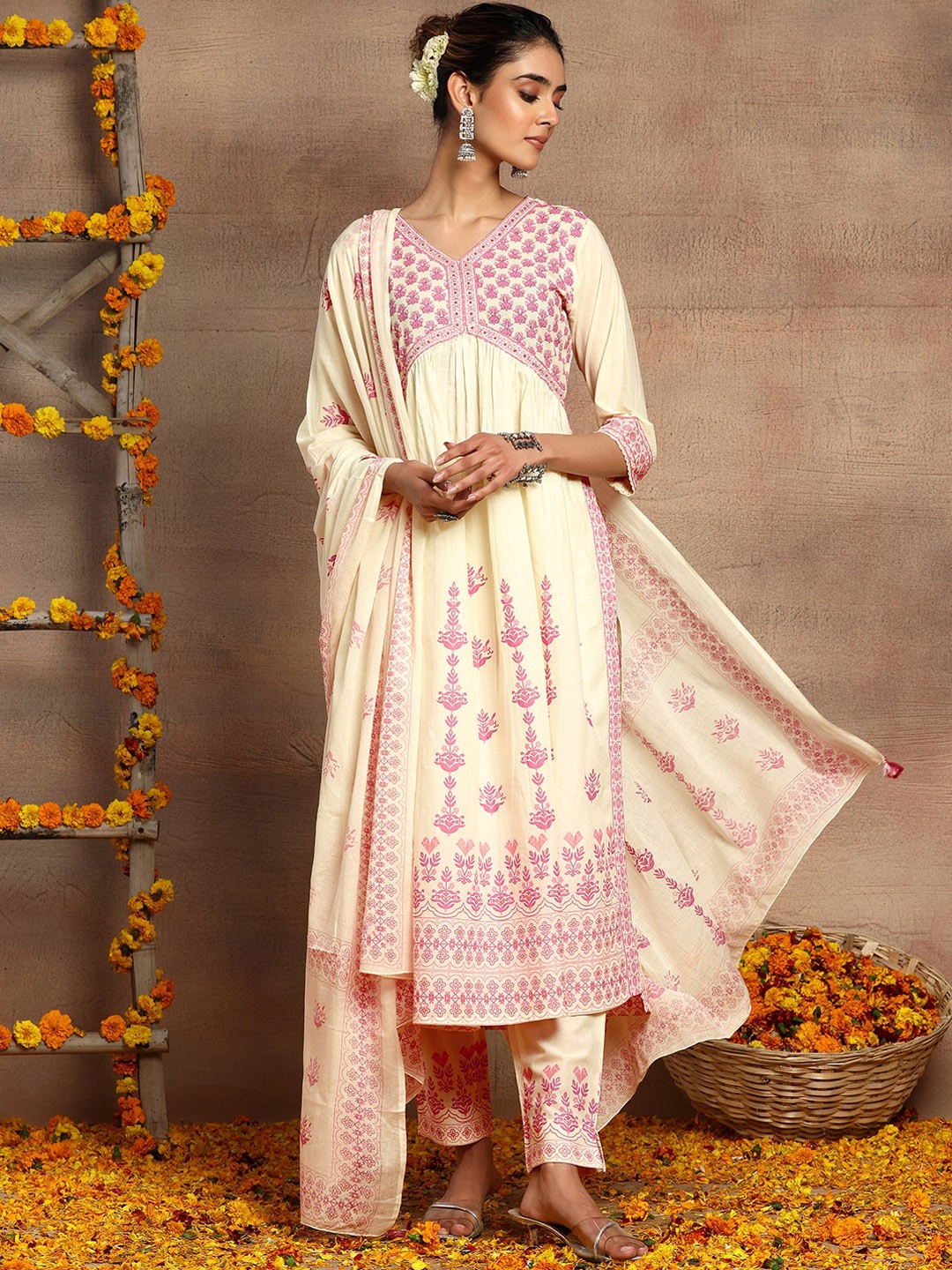 INDYA V-Neck Floral Embroidered Pure Cotton Straight Kurta With Trousers & Dupatta, Pink
INDYA V-Neck Floral Embroidered Pure Cotton Straight Kurta With Trousers & Dupatta, Pink