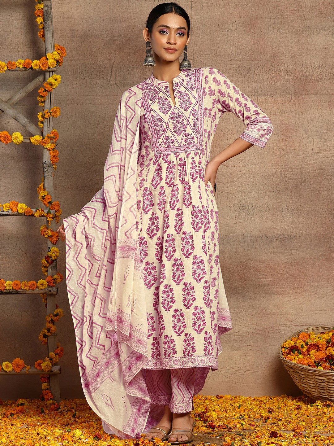 INDYA Mandarin Collar Floral Printed Pure Cotton Straight Kurta With Trousers & Dupatta, Purple
INDYA Mandarin Collar Floral Printed Pure Cotton Straight Kurta With Trousers & Dupatta, Purple