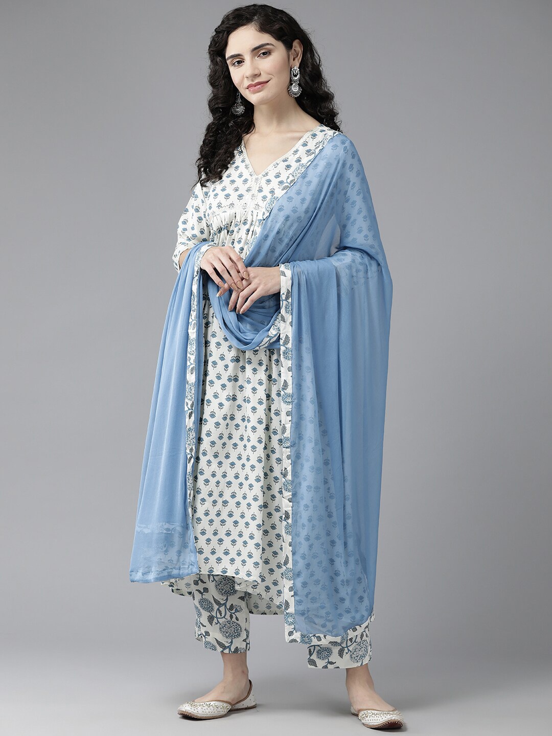 BAESD Floral Printed Empire V-Neck Pure Cotton A-Line Kurta With Trousers & Dupatta, Blue
BAESD Floral Printed Empire V-Neck Pure Cotton A-Line Kurta With Trousers & Dupatta, Blue