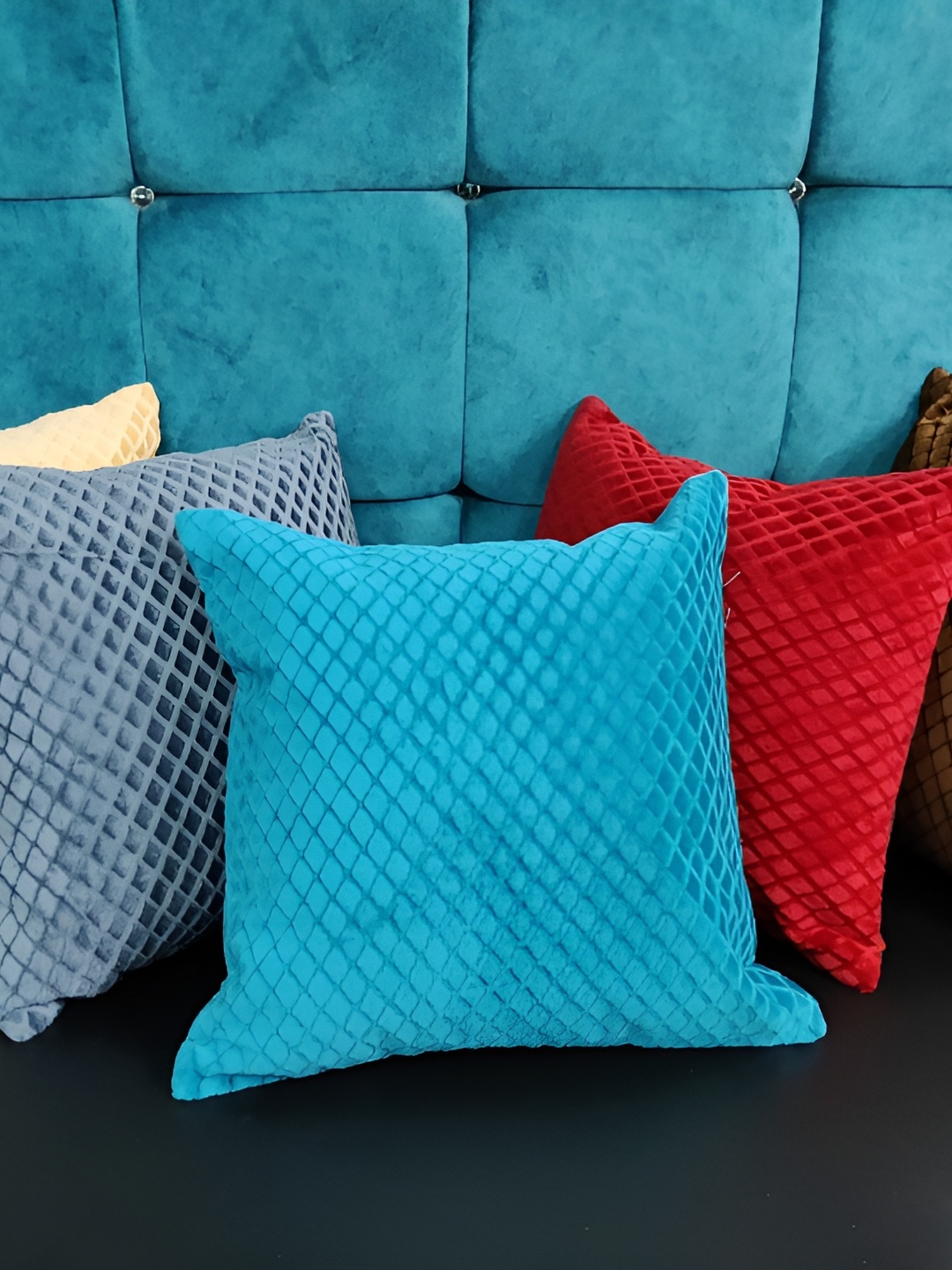SWA PEACHES DESIGN STUDIOS Blue & Red 5 Pieces Geometric Velvet Square Cushion Covers
SWA PEACHES DESIGN STUDIOS Blue & Red 5 Pieces Geometric Velvet Square Cushion Covers