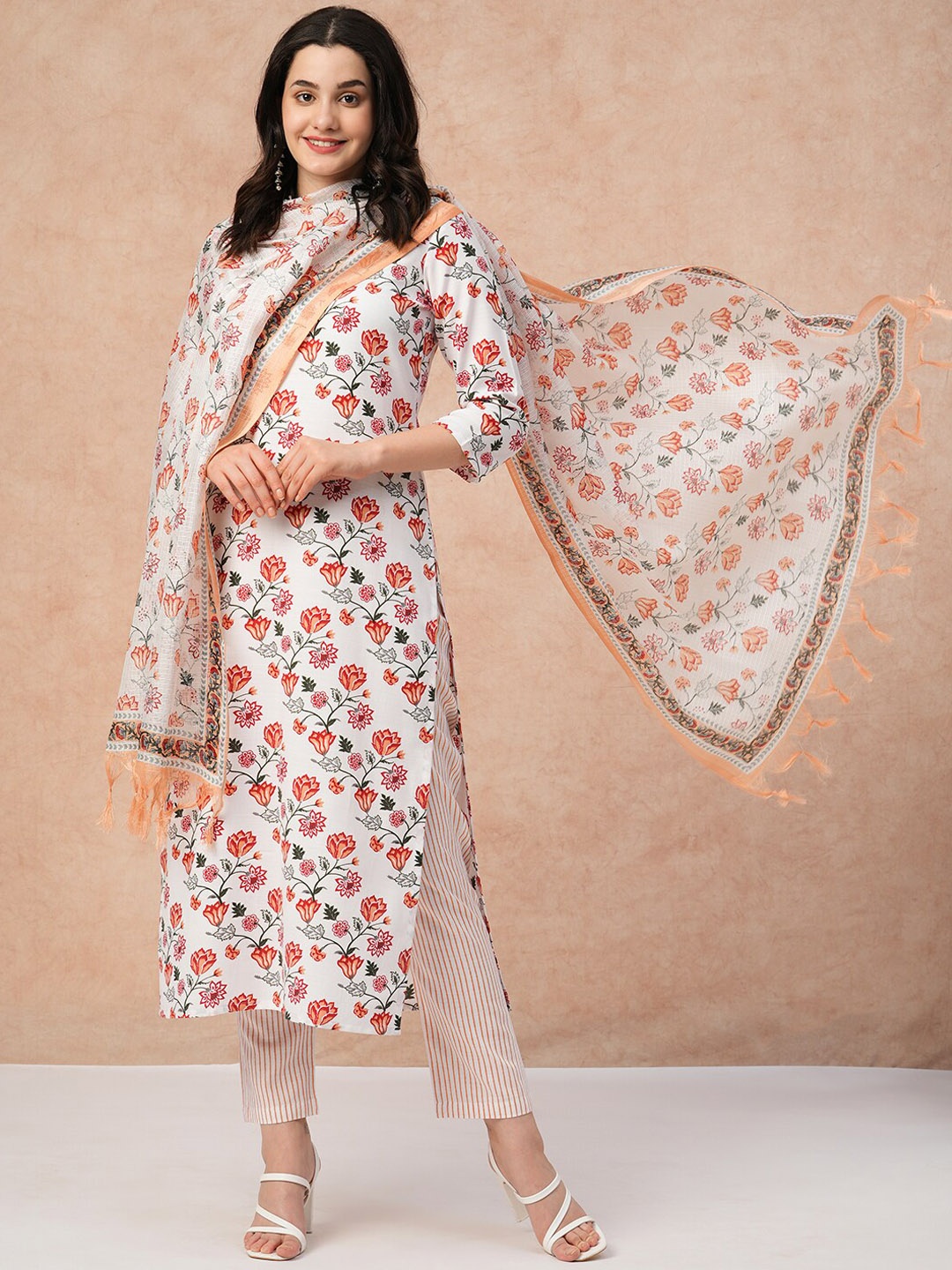 KALINI Floral Printed Round Neck Three-Quarter Sleeves Kurta with Trousers & With Dupatta, White
KALINI Floral Printed Round Neck Three-Quarter Sleeves Kurta with Trousers & With Dupatta, White