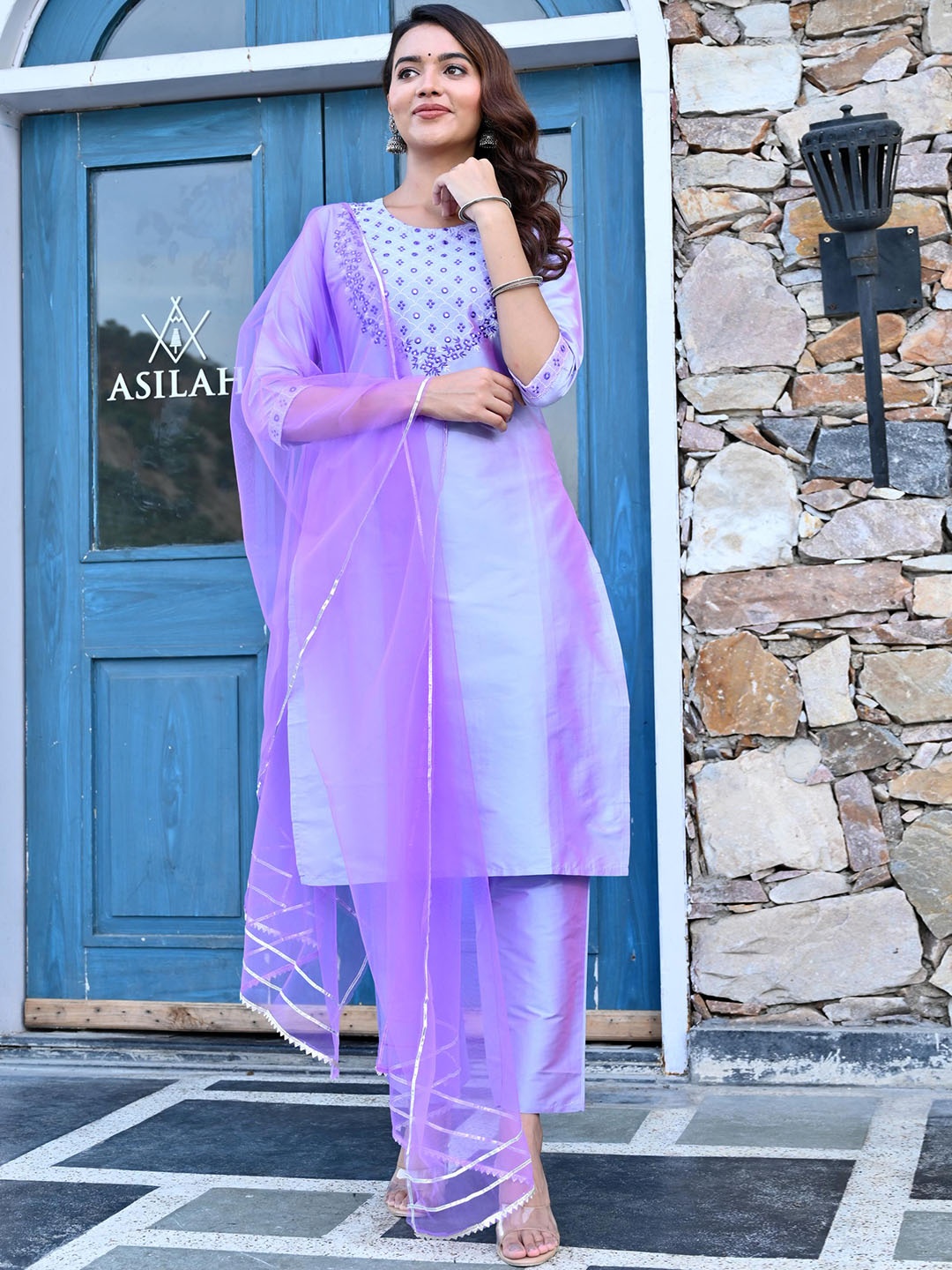 KALINI Ethnic Motifs Embroidered Regular Mirror Work Kurta With Trousers & Dupatta, Purple
KALINI Ethnic Motifs Embroidered Regular Mirror Work Kurta With Trousers & Dupatta, Purple