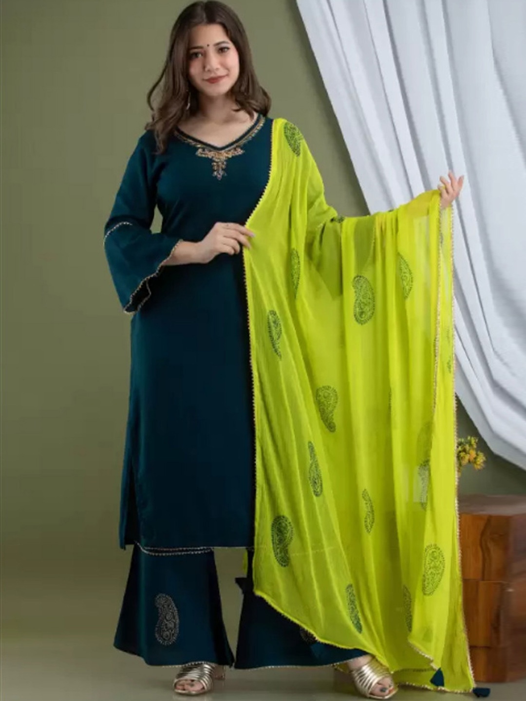 SK2 Fashion Women Ethnic Motifs Printed Pleated Gotta Patti Kurta with Palazzos & With Dupatta, Green
SK2 Fashion Women Ethnic Motifs Printed Pleated Gotta Patti Kurta with Palazzos & With Dupatta, Green