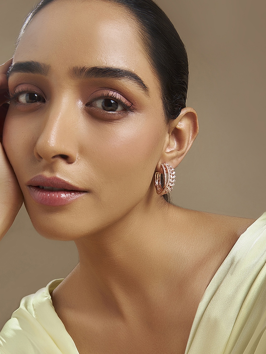 Kushal's Fashion Jewellery Rose Gold-Plated Cubic Zirconia Studded Half Hoop Earrings
Kushal's Fashion Jewellery Rose Gold-Plated Cubic Zirconia Studded Half Hoop Earrings