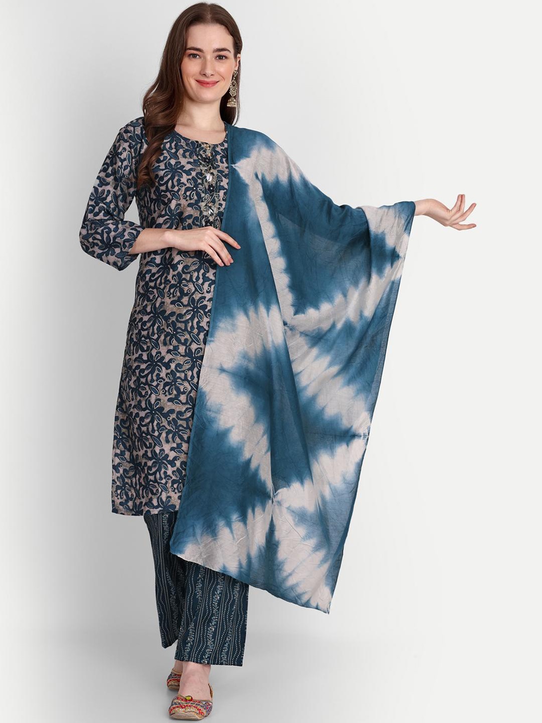 GLITO Ethnic Motifs Embroidered Regular Pure Cotton Kurta with Palazzos & Dupatta, Navy blue
GLITO Ethnic Motifs Embroidered Regular Pure Cotton Kurta with Palazzos & Dupatta, Navy blue
