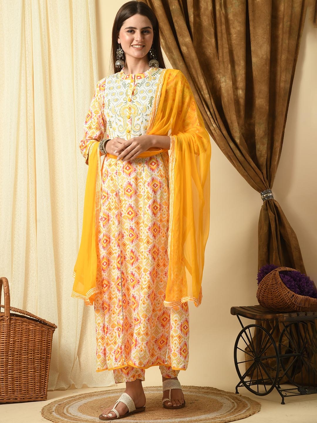 AAYUMI Floral Printed Regular Thread Work Pure Cotton Kurta with Trousers & Dupatta, Yellow
AAYUMI Floral Printed Regular Thread Work Pure Cotton Kurta with Trousers & Dupatta, Yellow