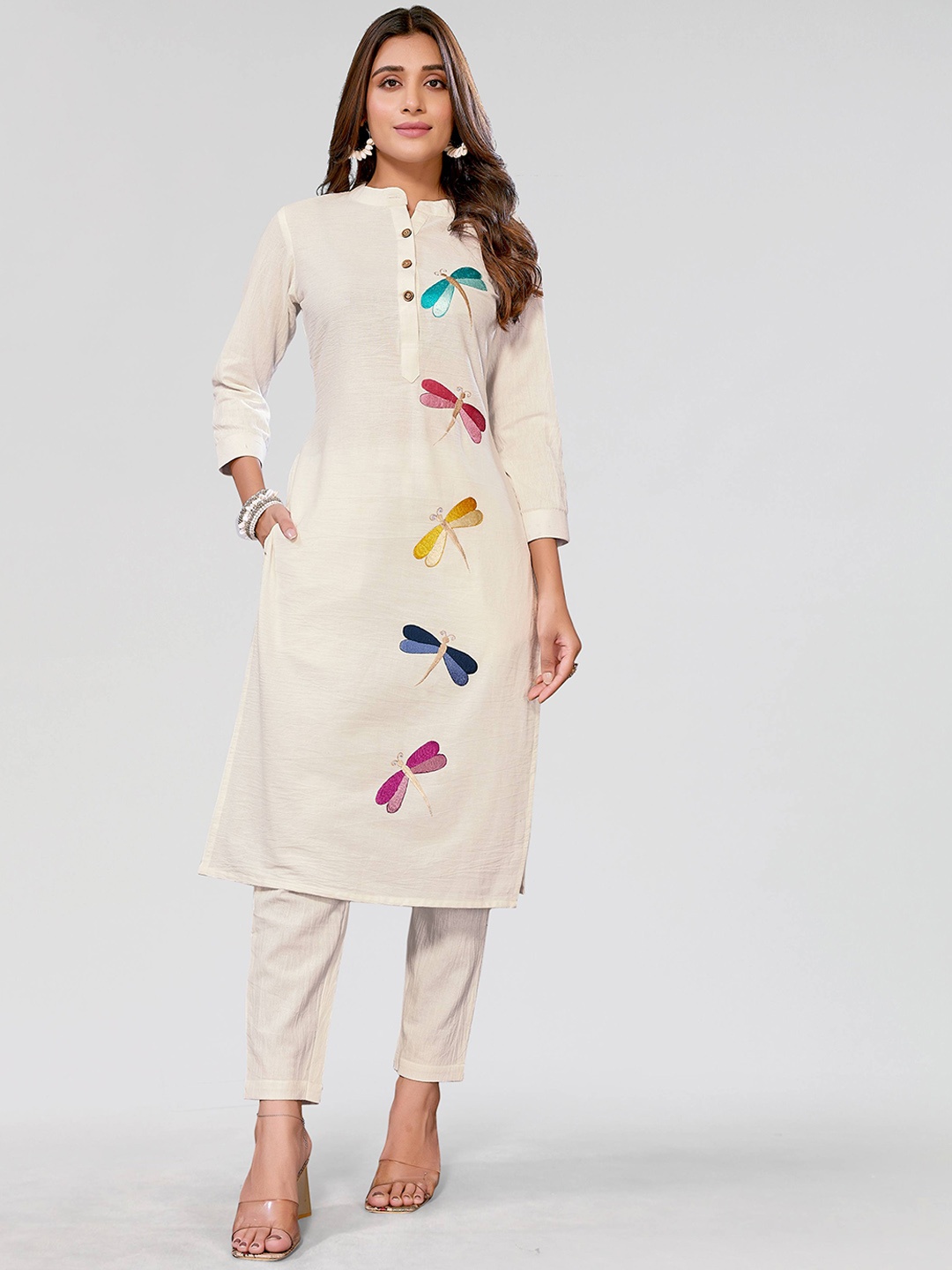 PYARI - A style for every story Geometric Embroidered Thread Work Kurta With Trousers, Beige
PYARI - A style for every story Geometric Embroidered Thread Work Kurta With Trousers, Beige
