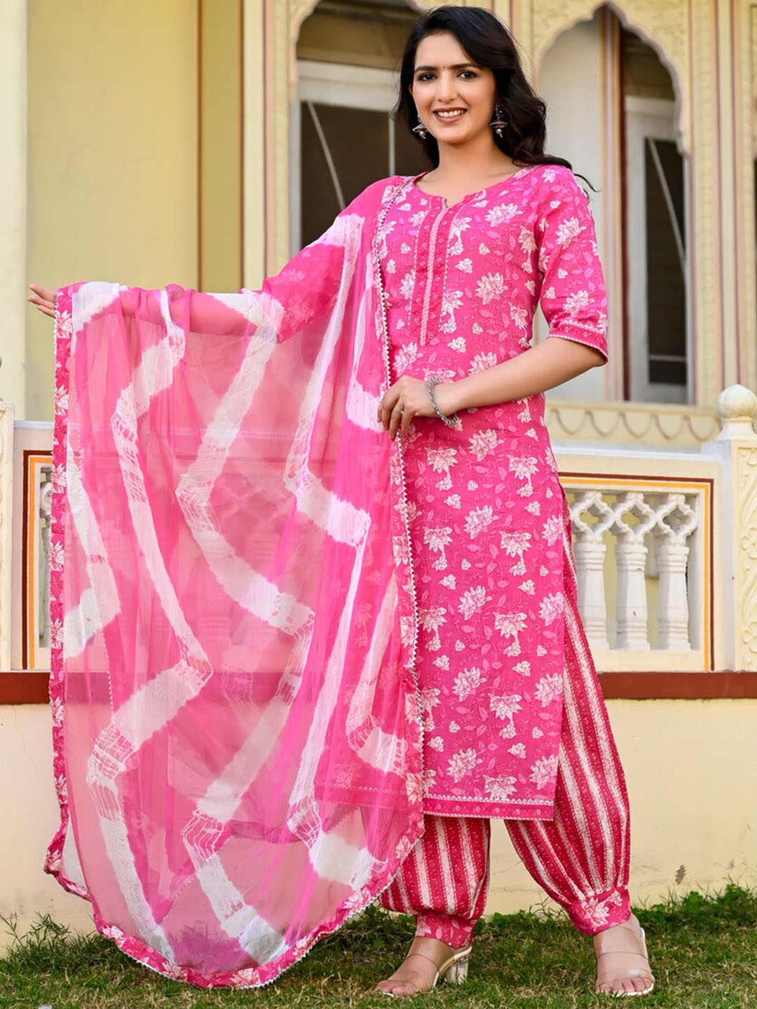 Chandbaali Women Floral Printed Regular Pure Cotton Kurta with Salwar & With Dupatta, Pink
Chandbaali Women Floral Printed Regular Pure Cotton Kurta with Salwar & With Dupatta, Pink