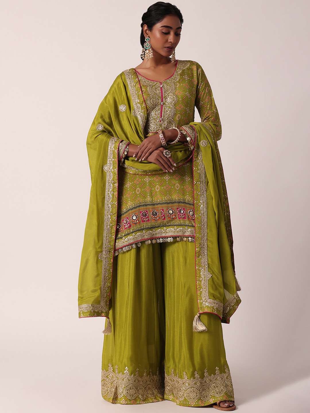 KALKI Fashion Women Ethnic Motifs Embroidered Regular Thread Work Silk Chiffon Kurta with Palazzos & With, Green
KALKI Fashion Women Ethnic Motifs Embroidered Regular Thread Work Silk Chiffon Kurta with Palazzos & With, Green