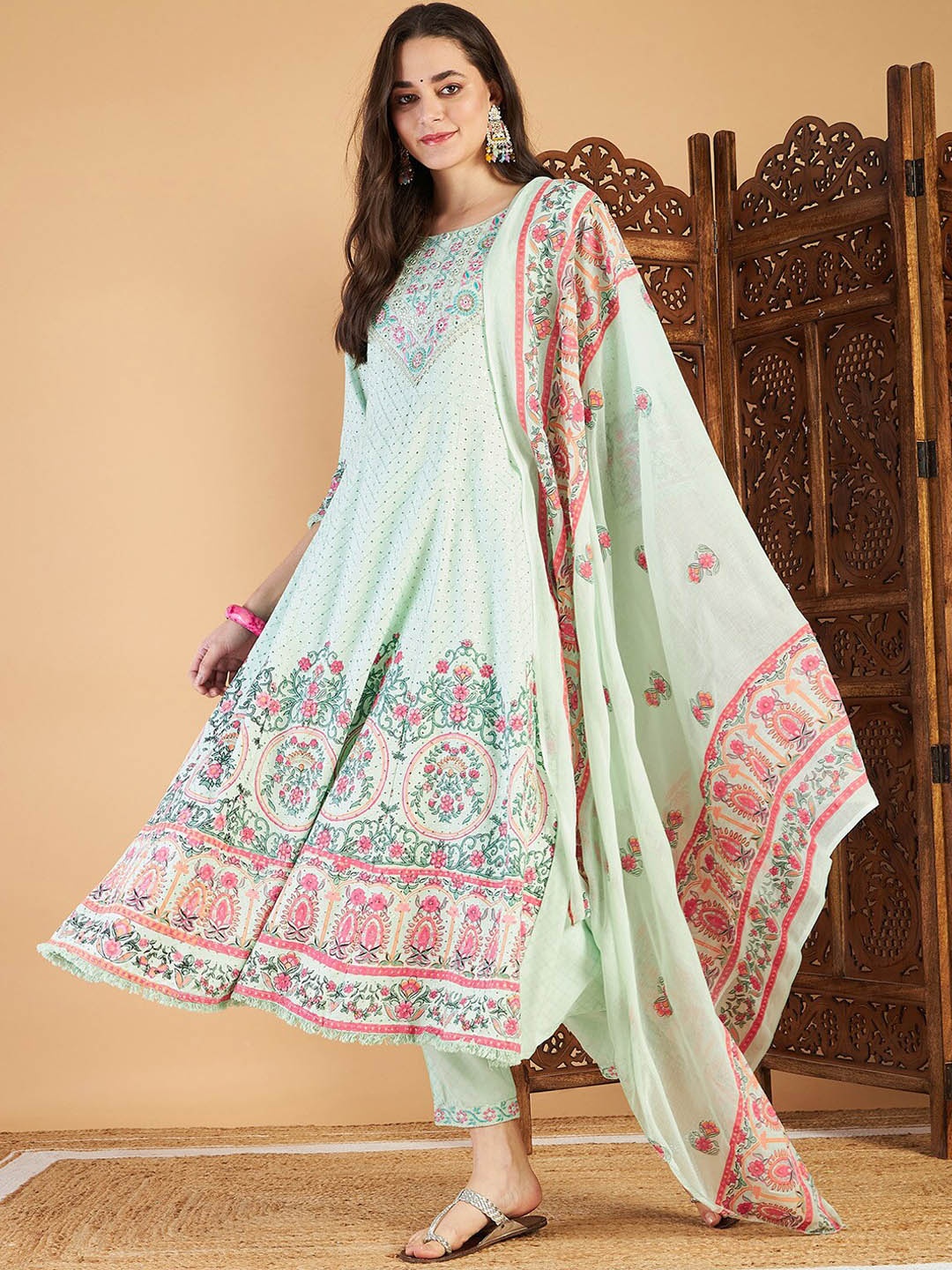Ishin Women Floral Embroidered Regular Thread Work Kurta with Trousers & With Dupatta, Turquoise blue
Ishin Women Floral Embroidered Regular Thread Work Kurta with Trousers & With Dupatta, Turquoise blue