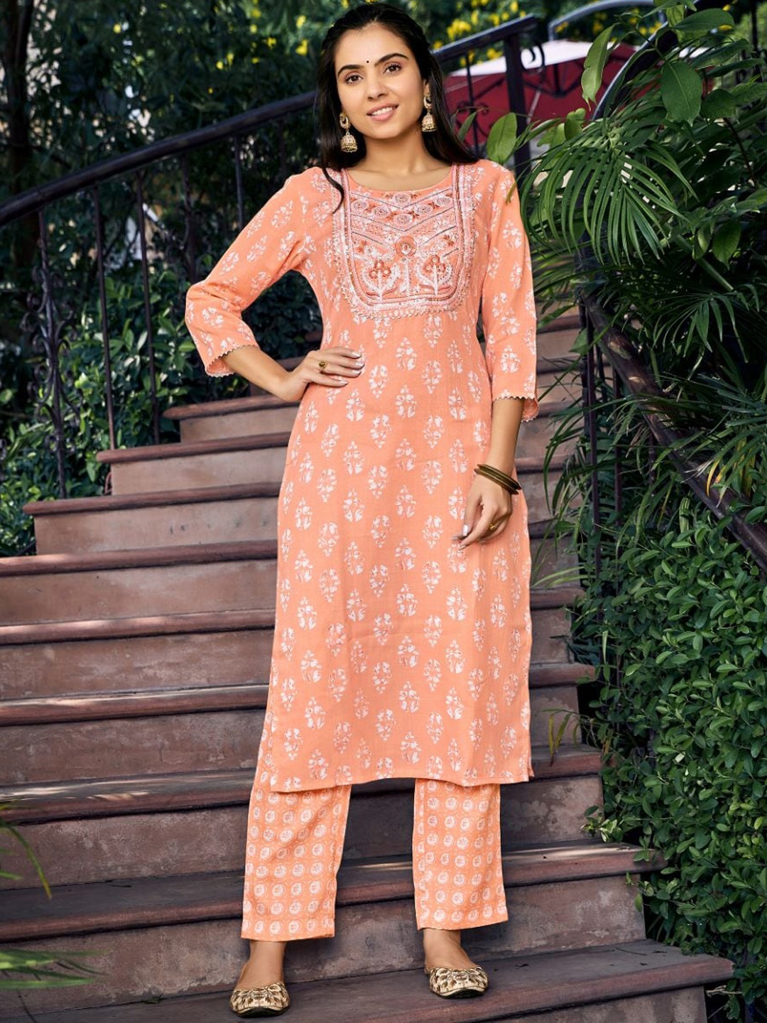NAINVISH Women Ethnic Motifs Embroidered Regular Thread Work Kurta with Trousers, Orange
NAINVISH Women Ethnic Motifs Embroidered Regular Thread Work Kurta with Trousers, Orange