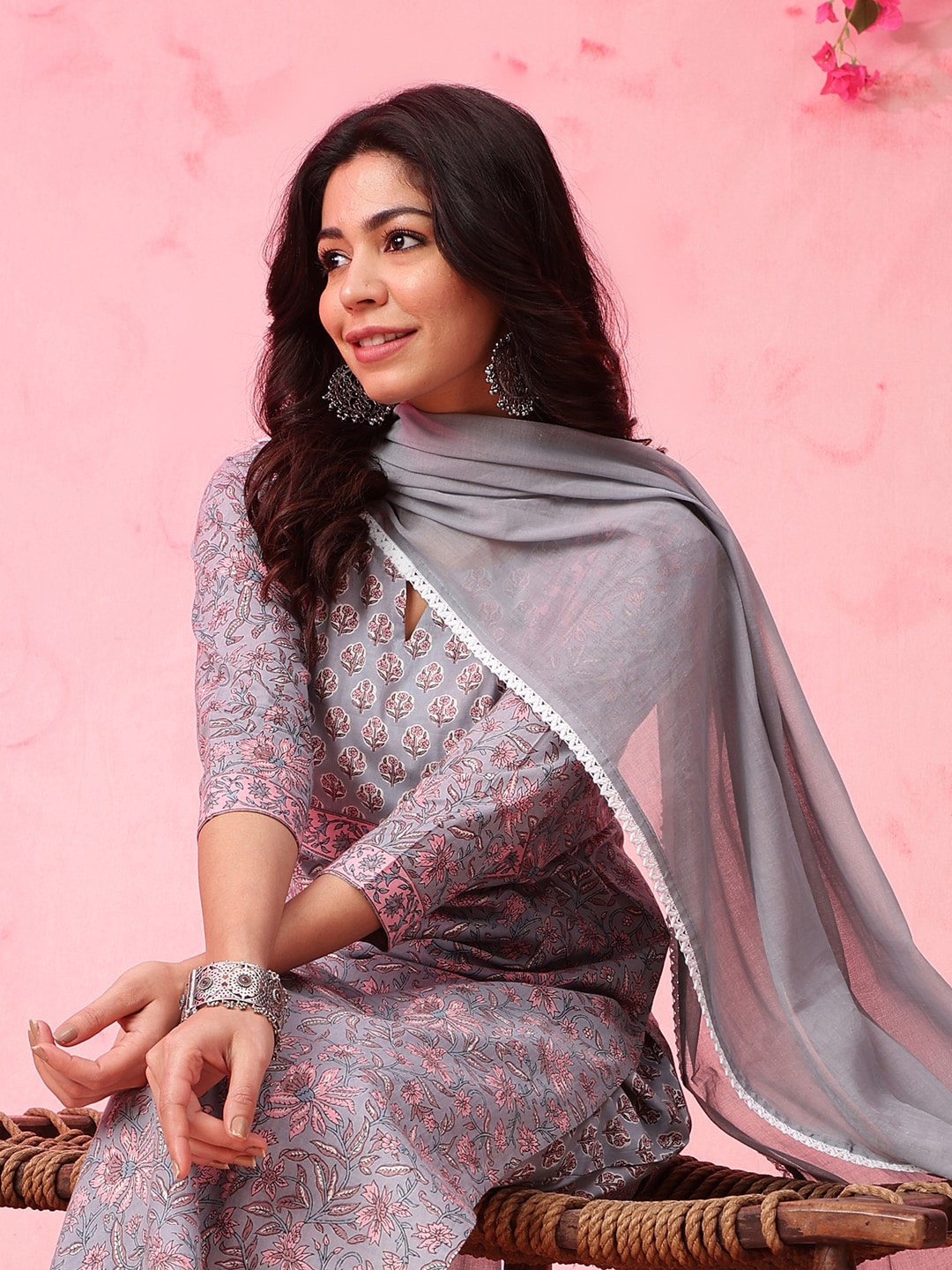 Anouk Women Ethnic Motifs Printed Regular Pure Cotton Kurta with Trousers & With Dupatta, Grey
Anouk Women Ethnic Motifs Printed Regular Pure Cotton Kurta with Trousers & With Dupatta, Grey