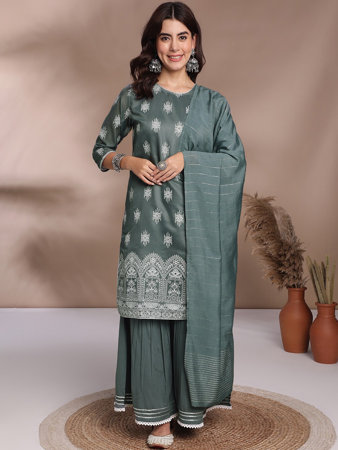 Anouk Women Floral Printed Regular Chanderi Silk Kurta with Sharara & With Dupatta, Grey
Anouk Women Floral Printed Regular Chanderi Silk Kurta with Sharara & With Dupatta, Grey
