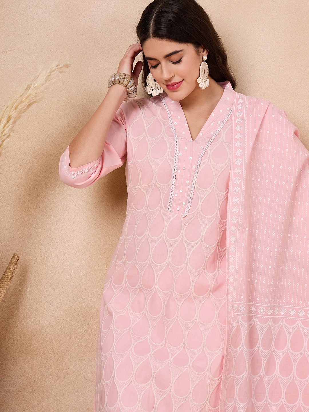 Anouk Women Ethnic Motifs Embroidered Regular Thread Work Pure Cotton Kurta with Trousers & With Dupatta, Pink
Anouk Women Ethnic Motifs Embroidered Regular Thread Work Pure Cotton Kurta with Trousers & With Dupatta, Pink