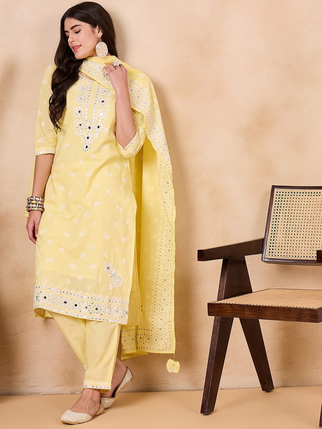 Anouk Women Floral Printed Regular Sequinned Pure Cotton Kurta with Trousers & With Dupatta, Yellow
Anouk Women Floral Printed Regular Sequinned Pure Cotton Kurta with Trousers & With Dupatta, Yellow