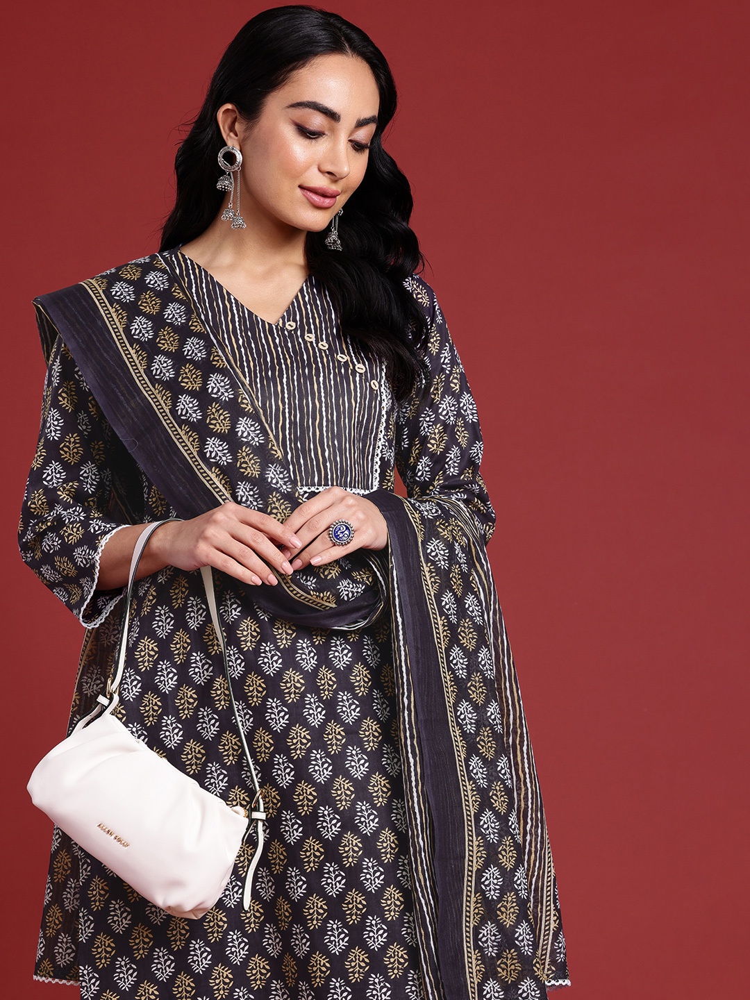 Anouk Women Ethnic Motifs Printed Regular Pure Cotton Kurta with Trousers & With Dupatta, Navy blue
Anouk Women Ethnic Motifs Printed Regular Pure Cotton Kurta with Trousers & With Dupatta, Navy blue