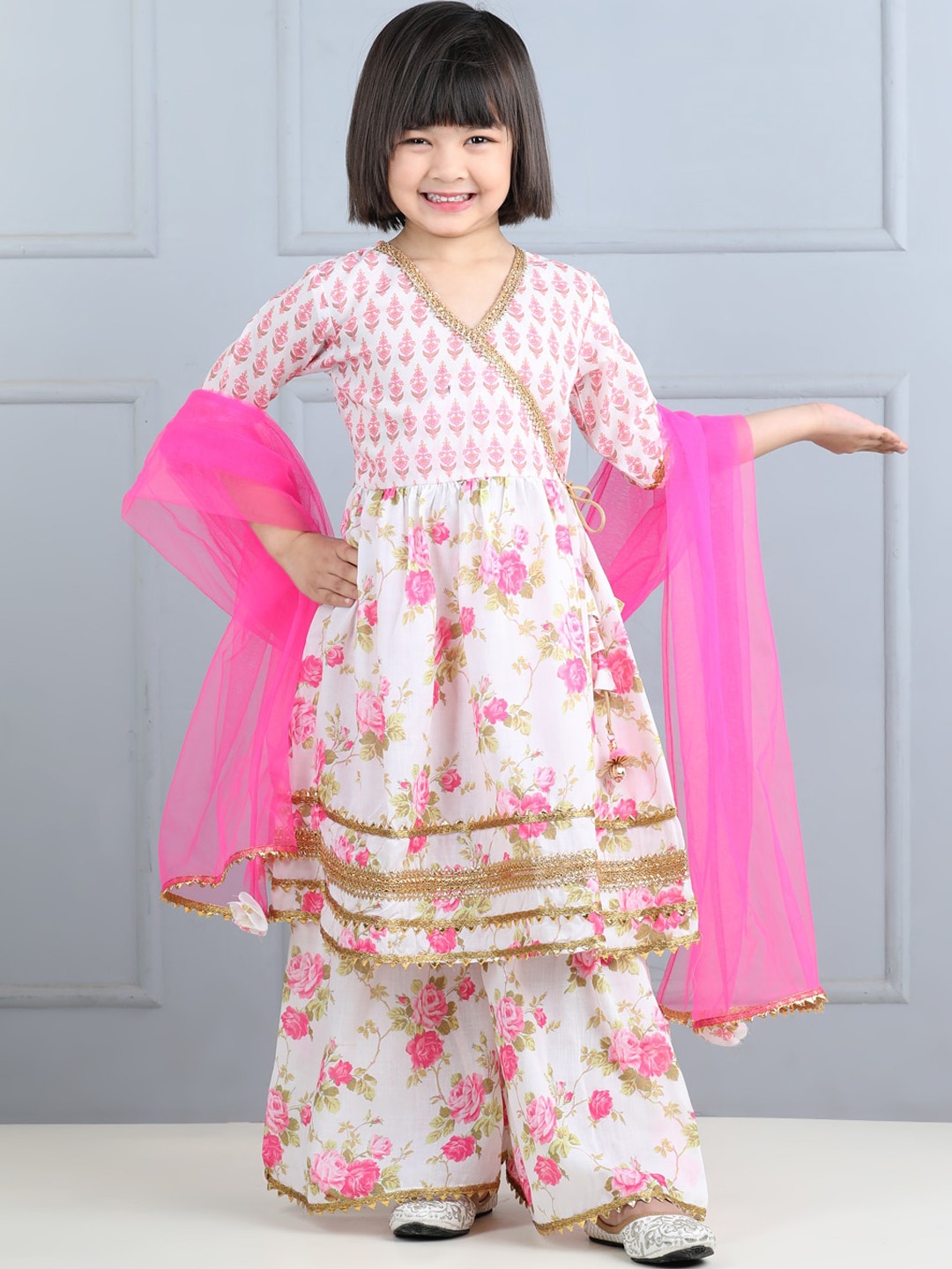 WhiteHenz CLOTHING Girls Floral Printed Angrakha Kurta With Sharara & Dupatta, White
WhiteHenz CLOTHING Girls Floral Printed Angrakha Kurta With Sharara & Dupatta, White