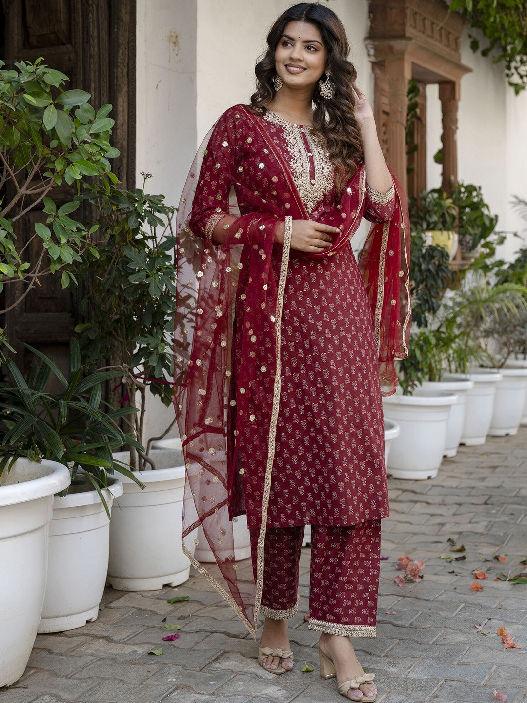 Nayo Women Ethnic Motifs Embroidered Regular Thread Work Pure Cotton Kurta with Trousers & With Dupatta, Burgundy
Nayo Women Ethnic Motifs Embroidered Regular Thread Work Pure Cotton Kurta with Trousers & With Dupatta, Burgundy
