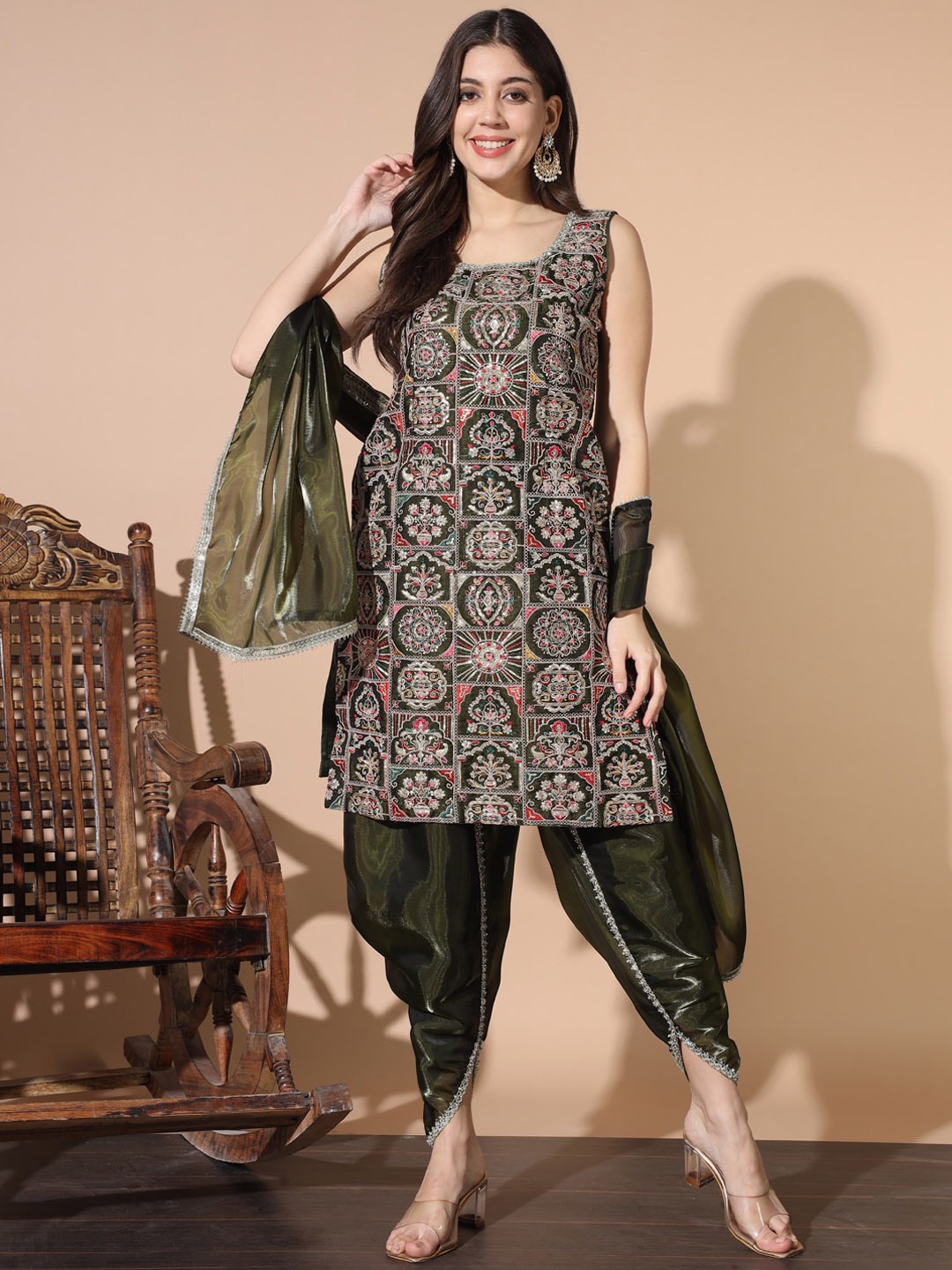 Chhabra 555 Geometric Embroidered Round Neck Sleeveless Kurta With Dhoti Pant & Dupatta, Green
Chhabra 555 Geometric Embroidered Round Neck Sleeveless Kurta With Dhoti Pant & Dupatta, Green