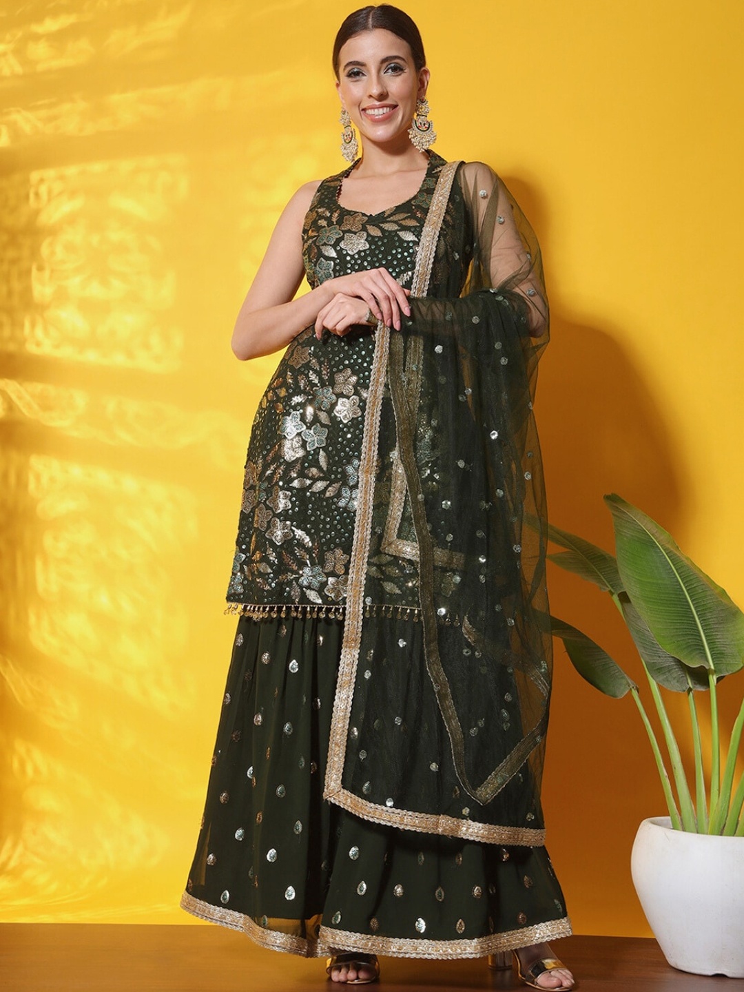 Chhabra 555 Floral Embroidered Halter Neck Sleeveless Kurta Shararas & Dupatta Sets, Green
Chhabra 555 Floral Embroidered Halter Neck Sleeveless Kurta Shararas & Dupatta Sets, Green