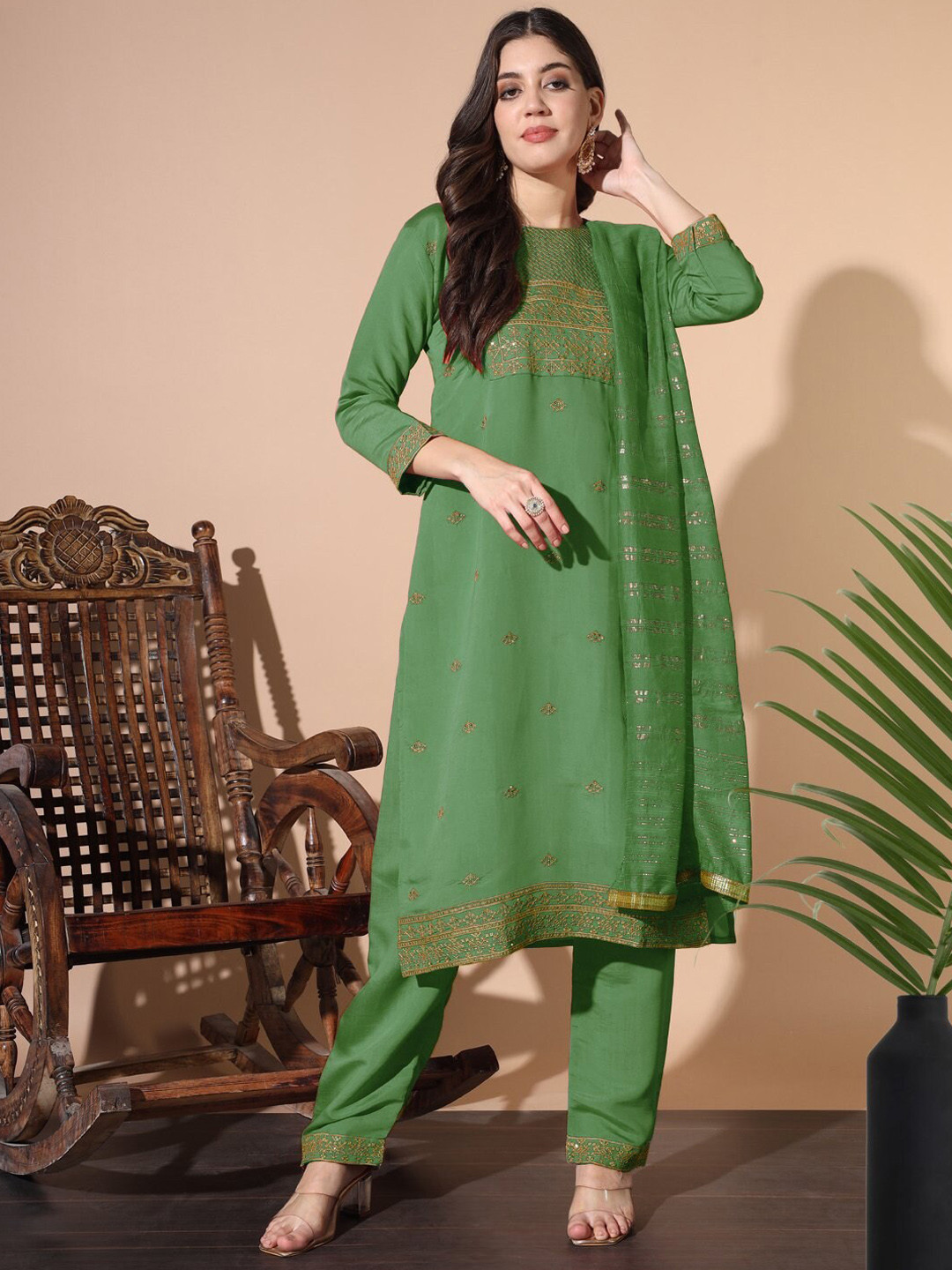 Chhabra 555 Ethnic Motifs Embroidered Round Neck Three-Quarter Sleeves Kurta Set, Green
Chhabra 555 Ethnic Motifs Embroidered Round Neck Three-Quarter Sleeves Kurta Set, Green