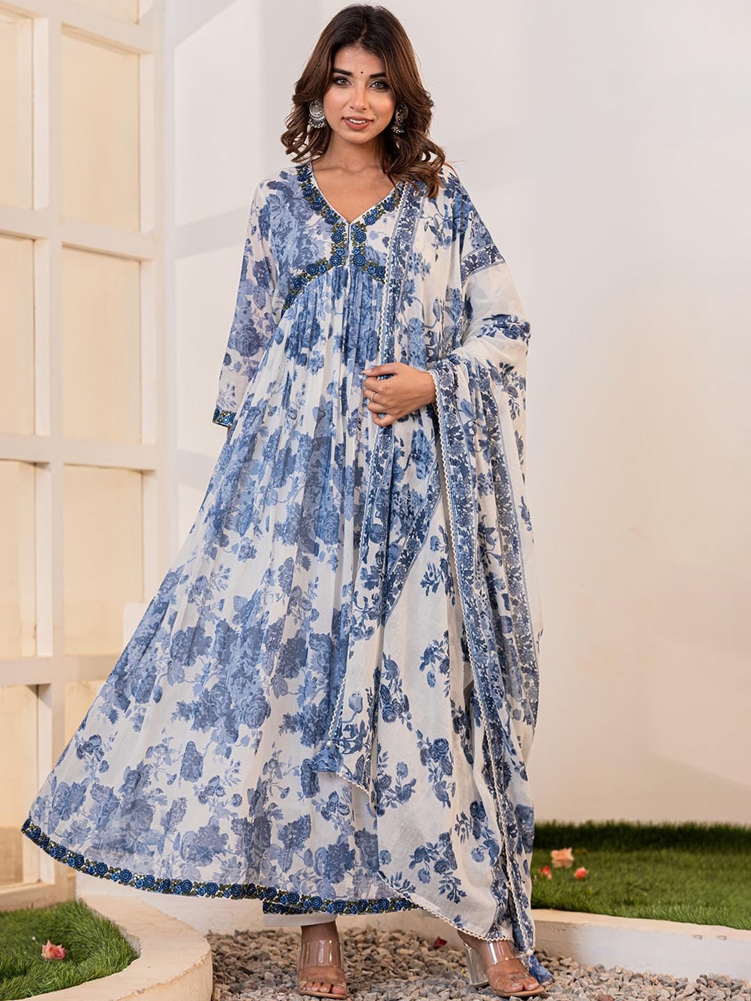 Vishudh White Floral Printed V-Neck Thread Work Pure Cotton Kurta with Trousers & Dupatta
Vishudh White Floral Printed V-Neck Thread Work Pure Cotton Kurta with Trousers & Dupatta