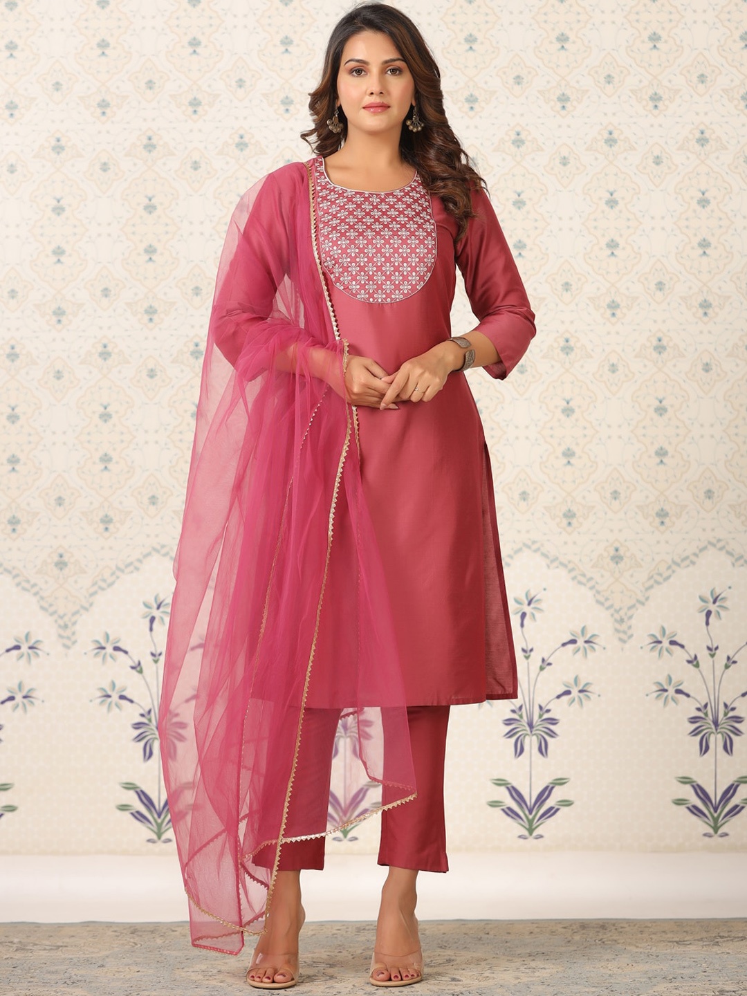 Ode by House of Pataudi Floral Yoke Design Thread Work Kurta with Trousers & Dupatta, Pink
Ode by House of Pataudi Floral Yoke Design Thread Work Kurta with Trousers & Dupatta, Pink