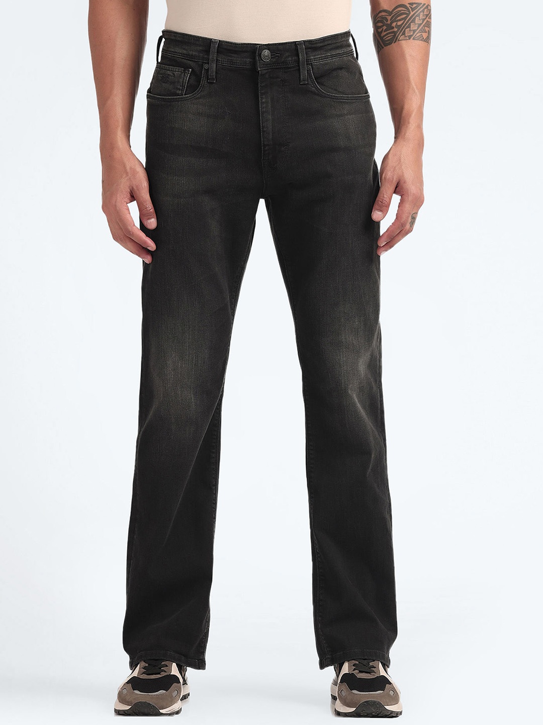 Flying Machine Men Bruce Bootcut Clean Look Light Fade Stretchable Jeans, Black
Flying Machine Men Bruce Bootcut Clean Look Light Fade Stretchable Jeans, Black