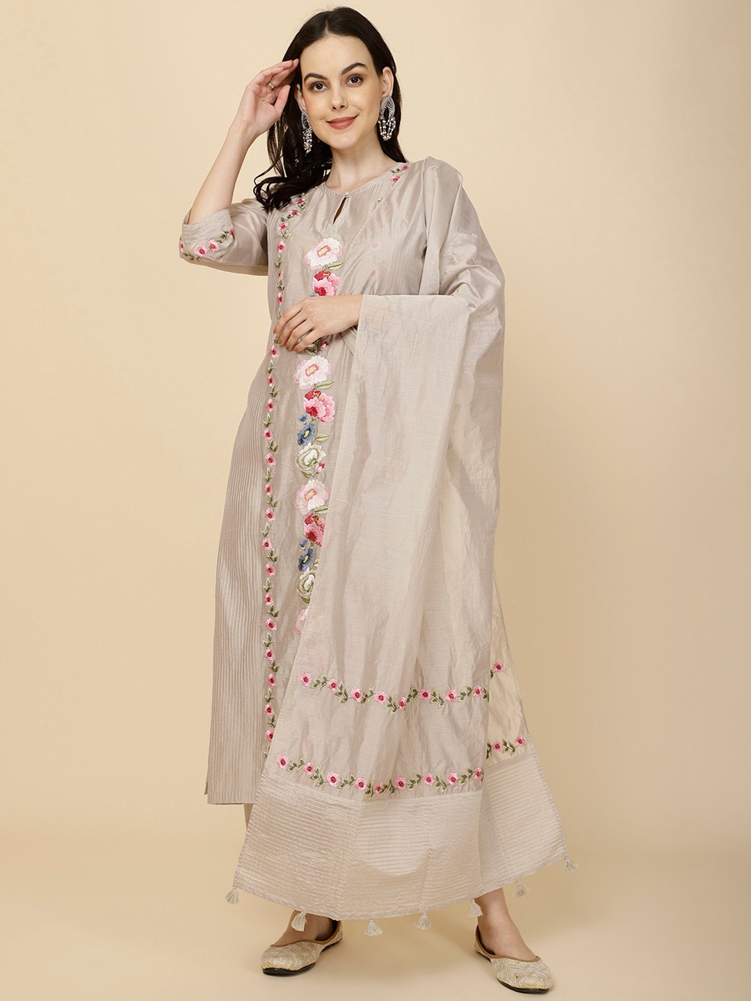 Meena Bazaar Women Floral Embroidered Regular Thread Work Kurta with Trousers & With Dupatta, Grey
Meena Bazaar Women Floral Embroidered Regular Thread Work Kurta with Trousers & With Dupatta, Grey