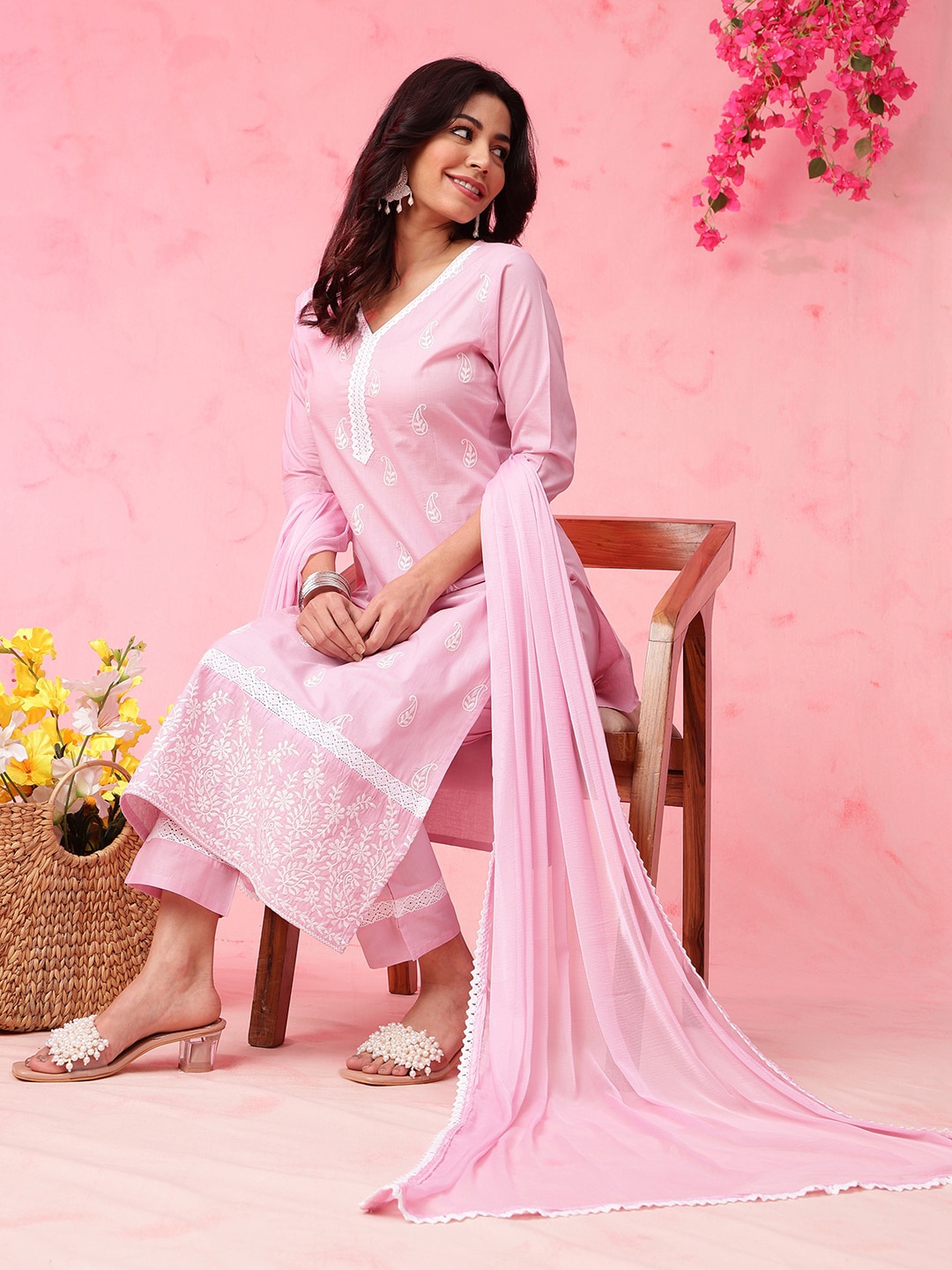 Anouk Pink Paisley Embroidered V-Neck Pure Cotton Straight Kurta with Trousers & Dupatta
Anouk Pink Paisley Embroidered V-Neck Pure Cotton Straight Kurta with Trousers & Dupatta