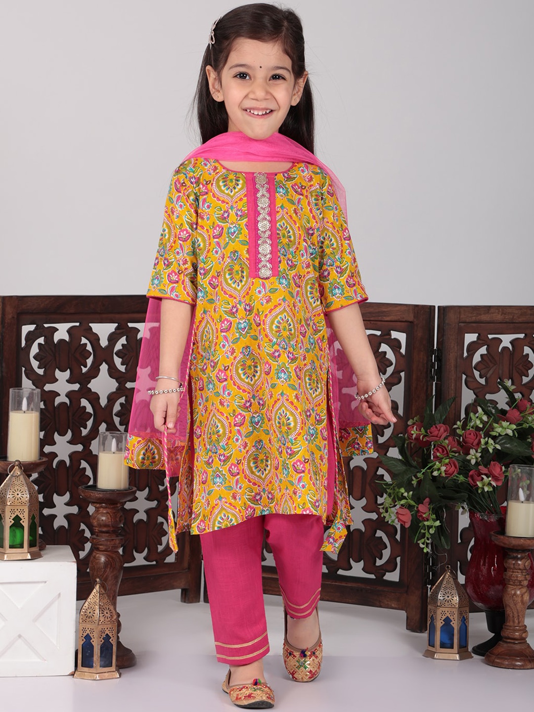Here&Now X Kinder Kids Girls Floral Printed Regular Pure Cotton Kurti with Palazzos & With Dupatta, Yellow
Here&Now X Kinder Kids Girls Floral Printed Regular Pure Cotton Kurti with Palazzos & With Dupatta, Yellow
