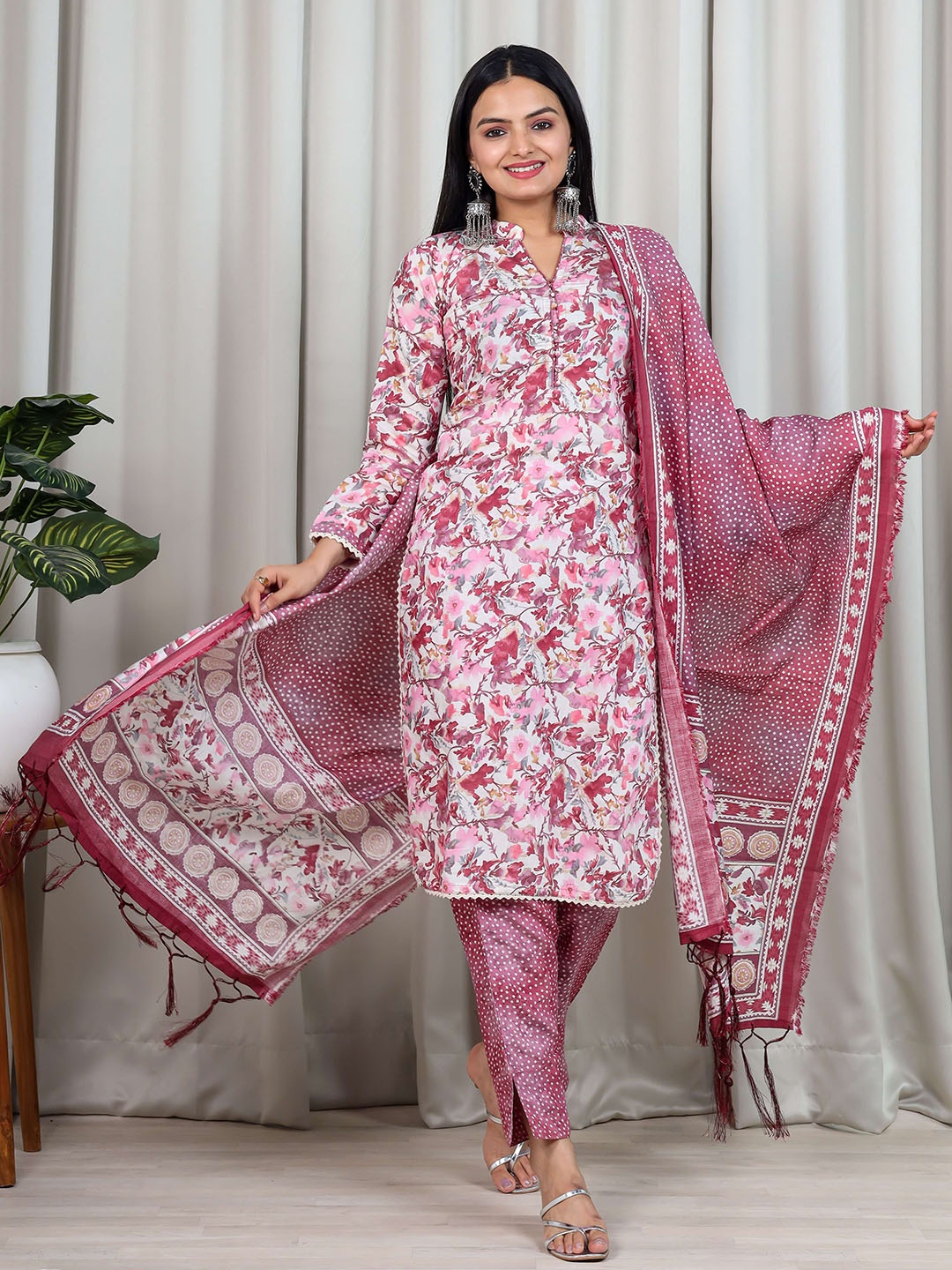 Vidraa Western Store Floral Printed Chanderi Cotton Kurta & Trousers With Dupatta, Pink
Vidraa Western Store Floral Printed Chanderi Cotton Kurta & Trousers With Dupatta, Pink