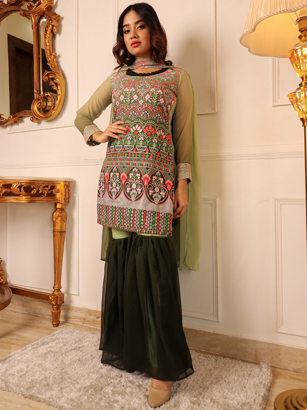 Vidraa Western Store Floral Embroidered Thread Work Kurta & Sharara With Dupatta, Green
Vidraa Western Store Floral Embroidered Thread Work Kurta & Sharara With Dupatta, Green