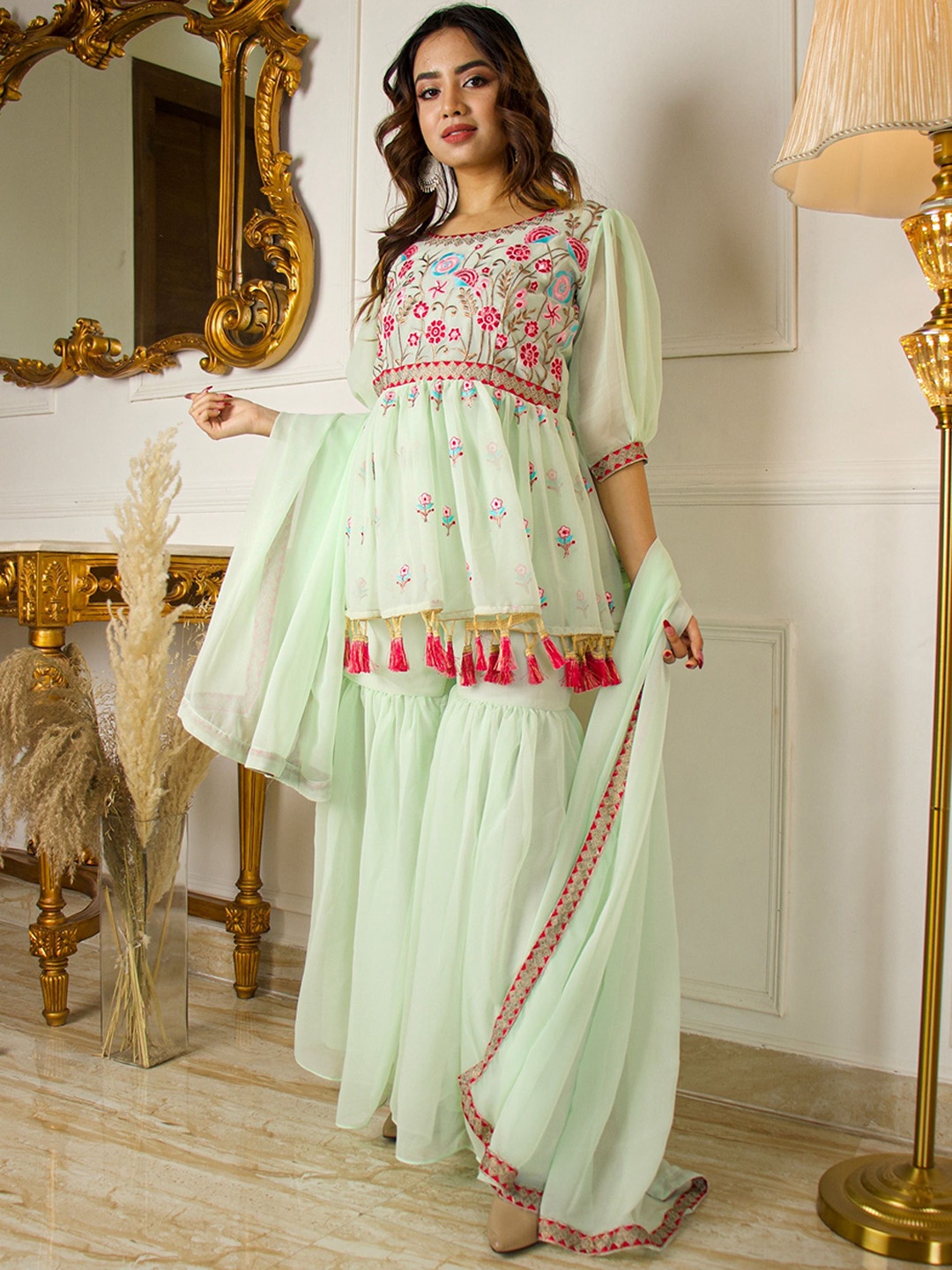 Vidraa Western Store Floral Embroidered Thread Work Kurta & Sharara With Dupatta, Green
Vidraa Western Store Floral Embroidered Thread Work Kurta & Sharara With Dupatta, Green