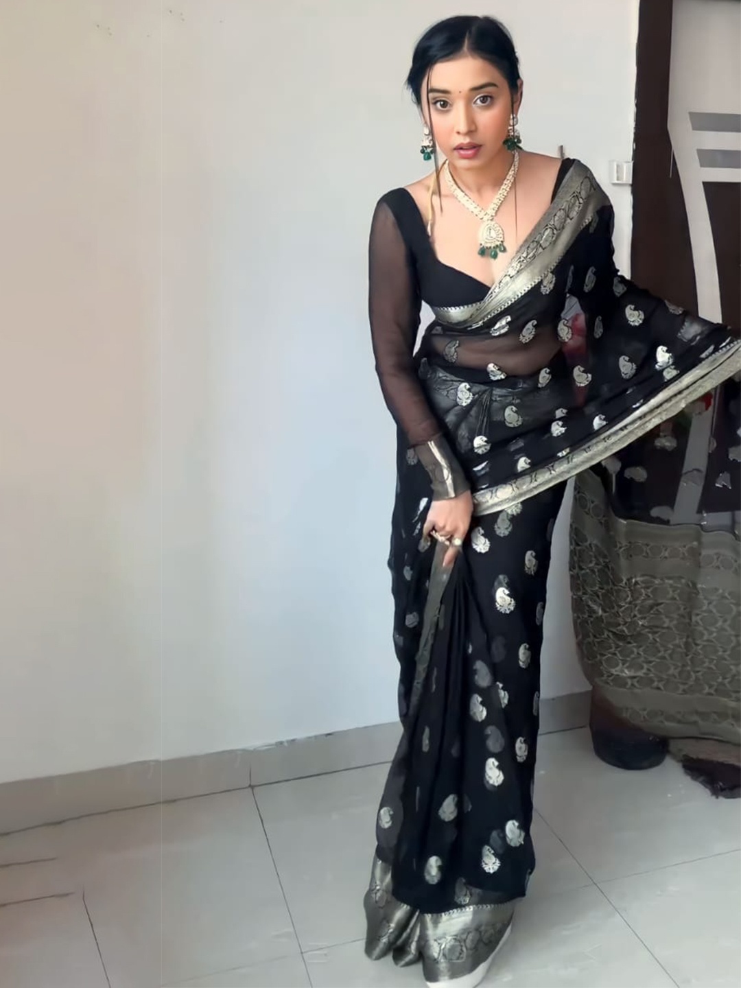Naishu Trendz Ethnic Motifs Woven Design Pure Silk Ready to Wear Kanjeevaram Saree, Black
Naishu Trendz Ethnic Motifs Woven Design Pure Silk Ready to Wear Kanjeevaram Saree, Black
